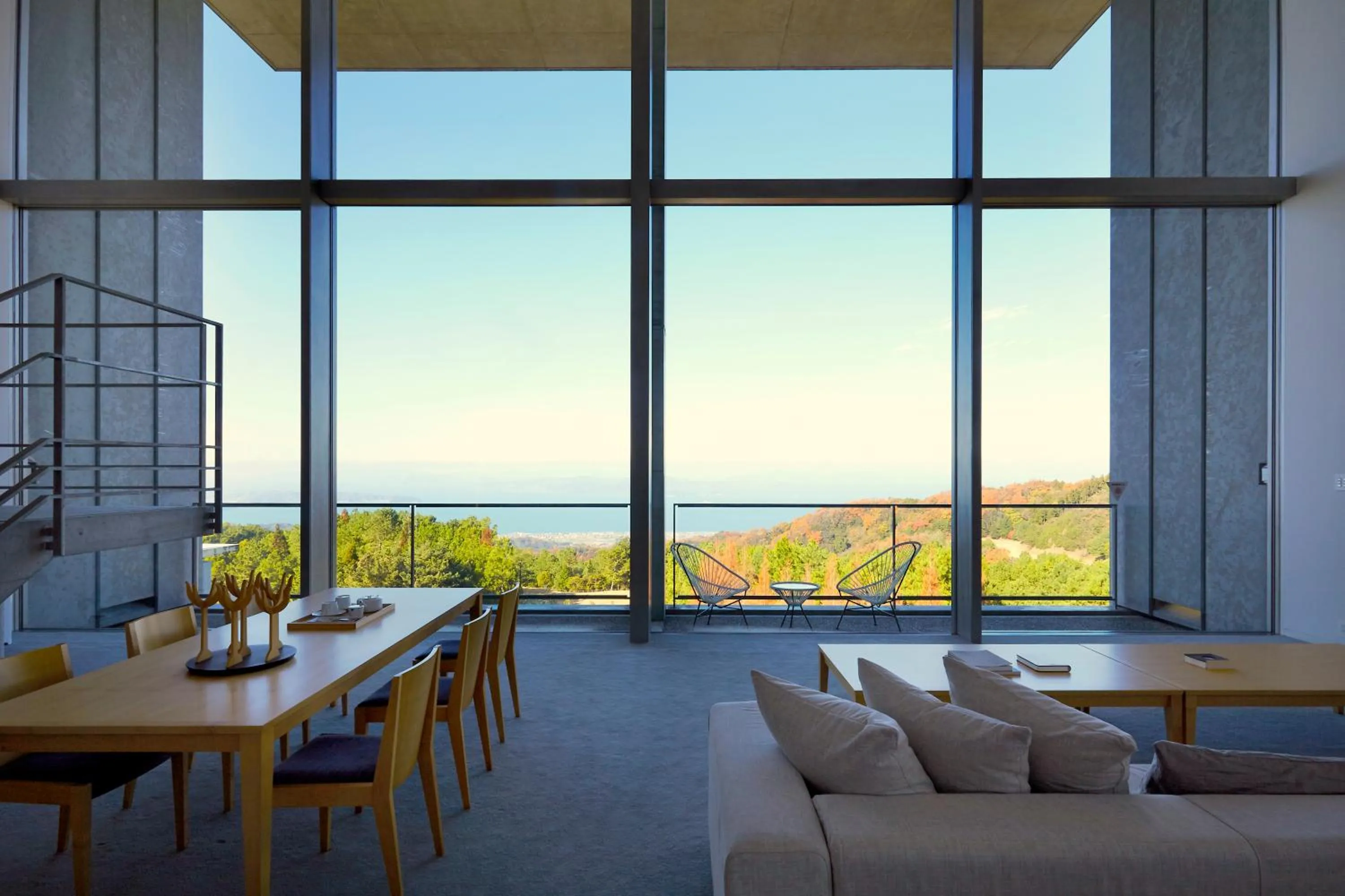 Living room in SETOUCHI RETREAT by Onko Chishin