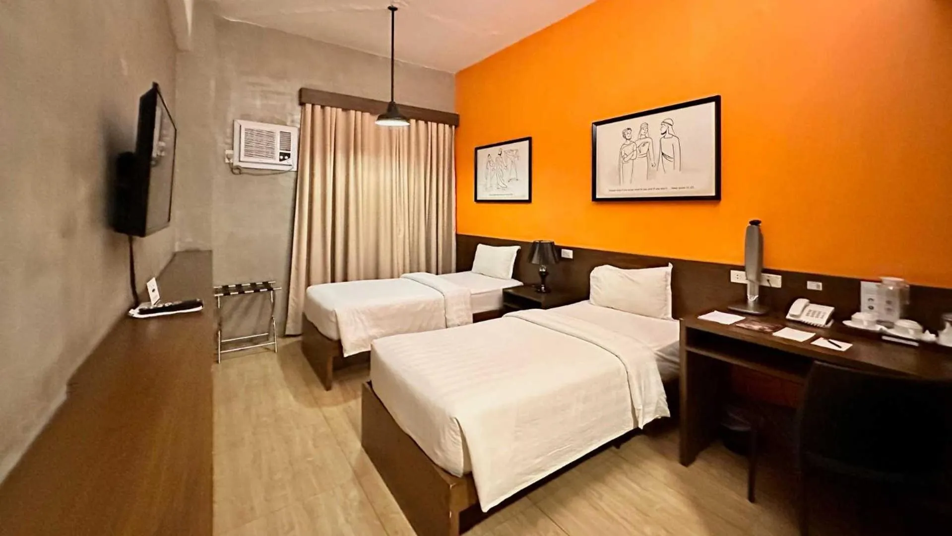 Photo of the whole room in Big Hotel