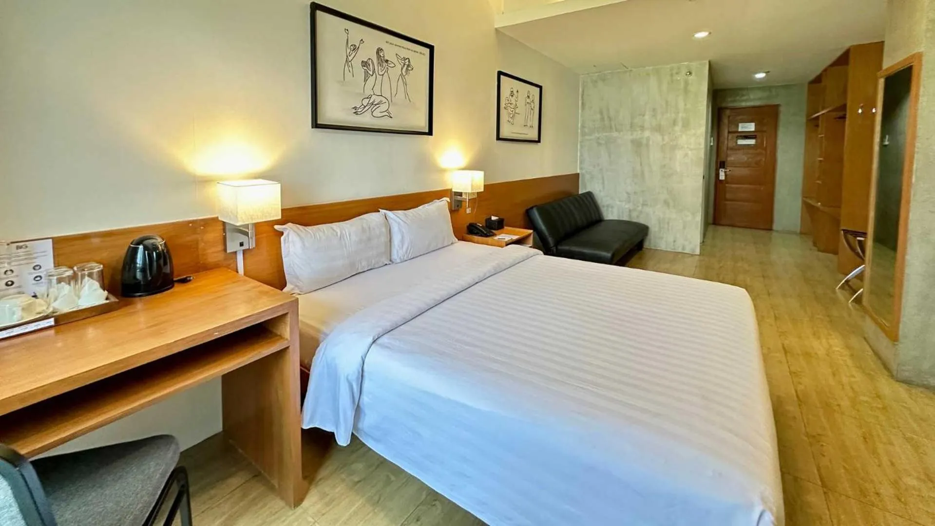 Photo of the whole room in Big Hotel