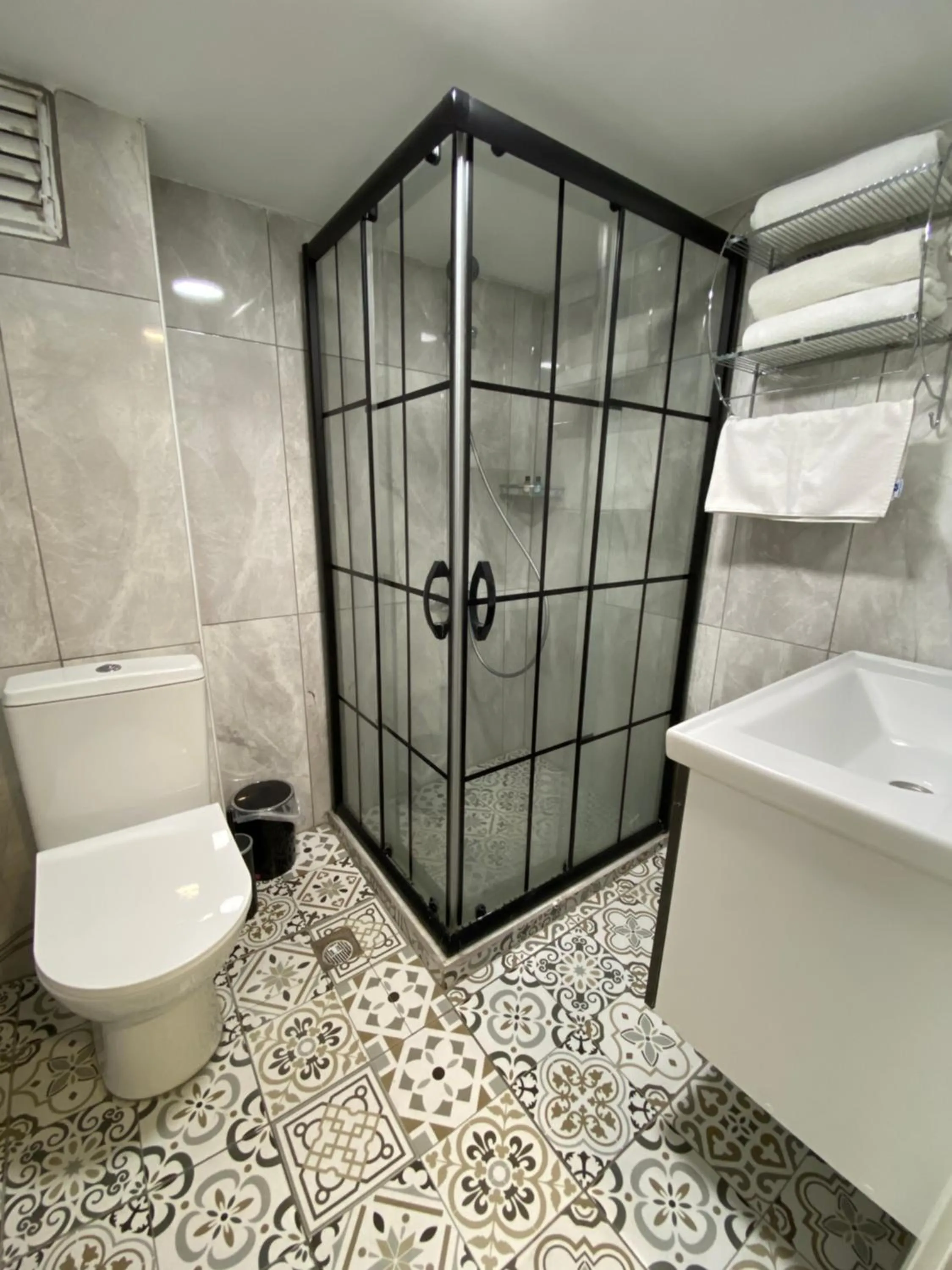 Bathroom in Orange Airport Hotel