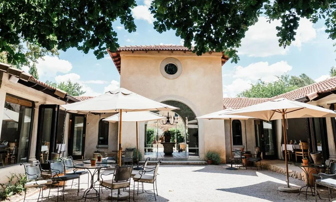 Property building in Avianto