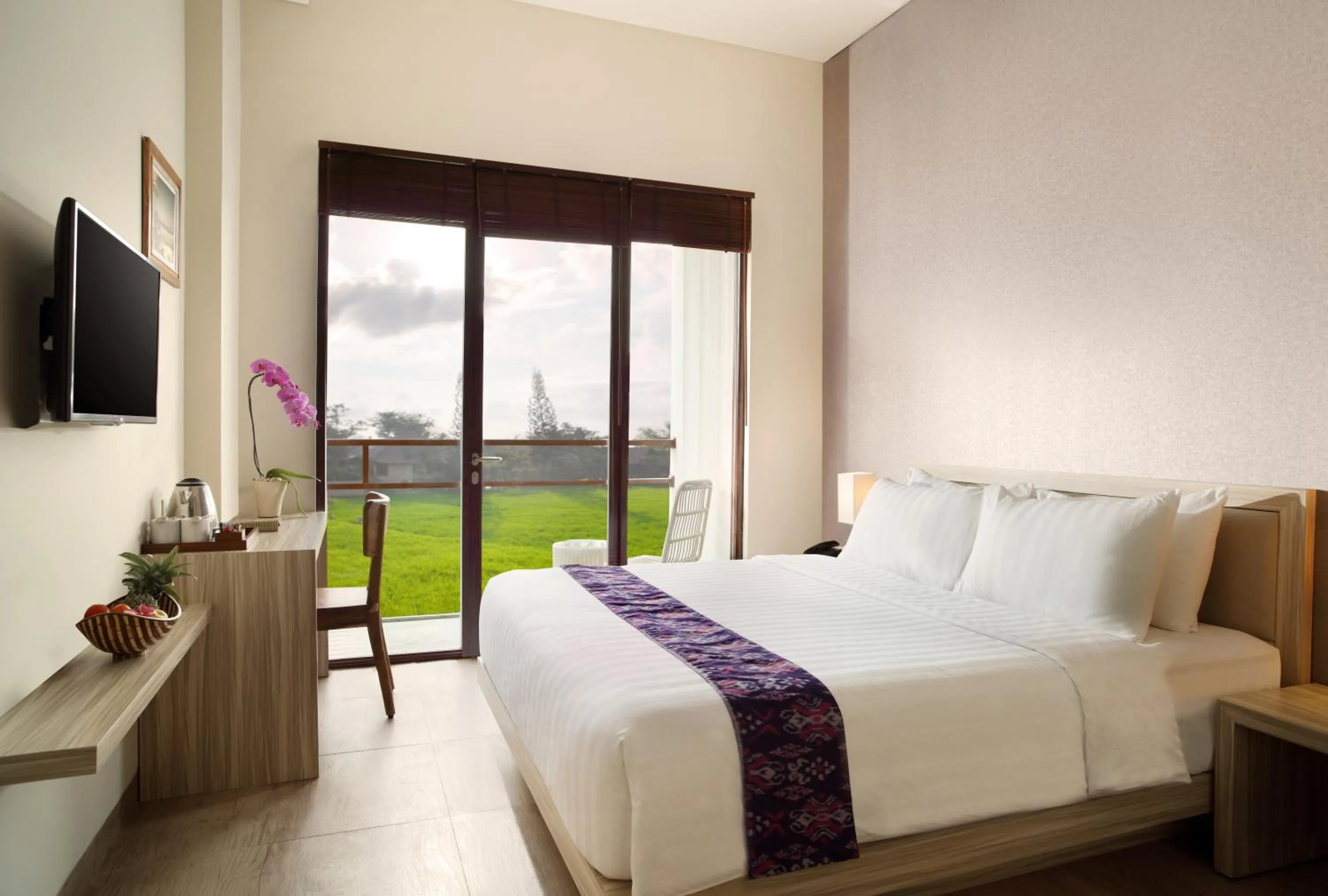 room service, Bed in The Evitel Resort Ubud