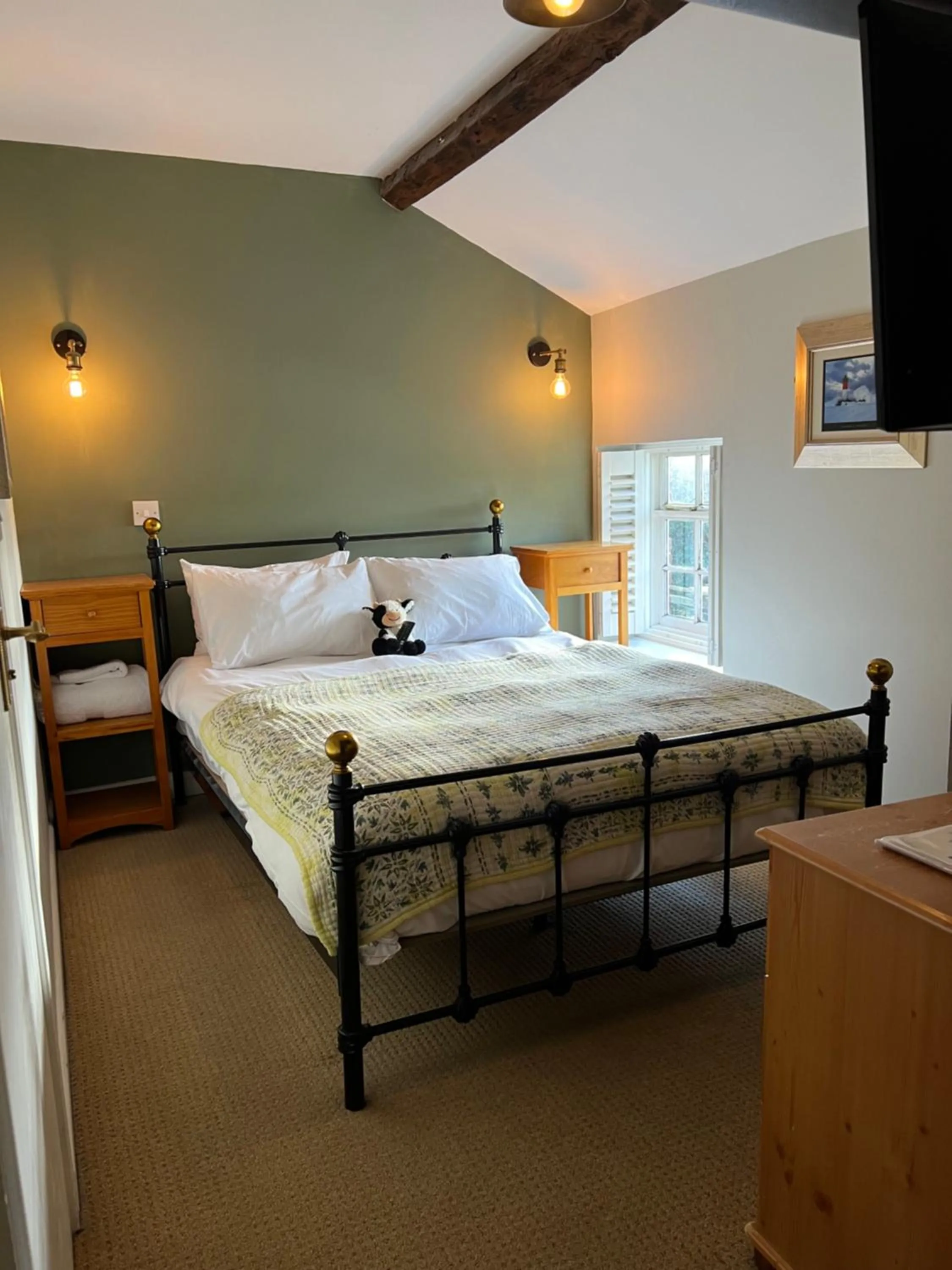 Photo of the whole room, Bed in The Ivy House