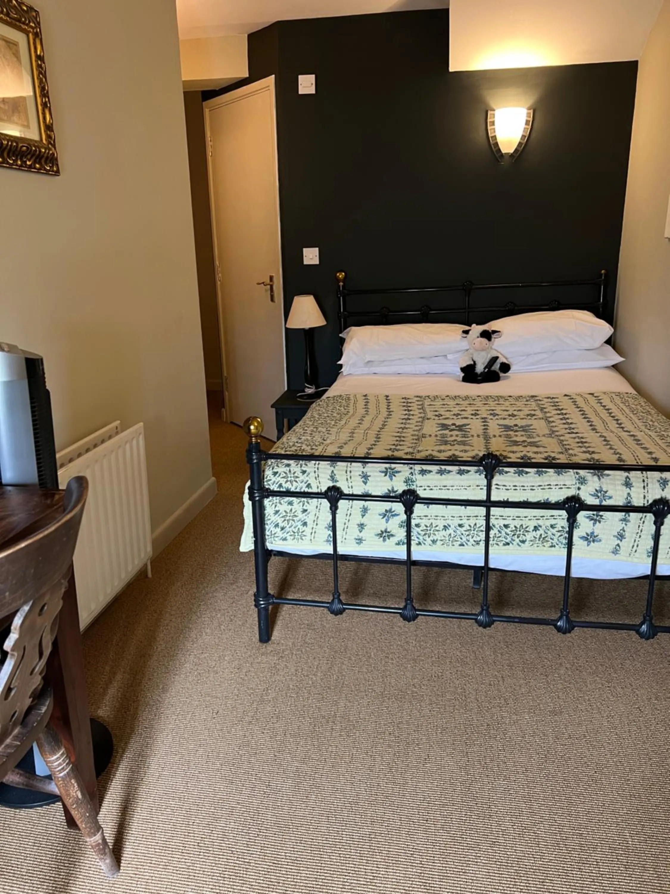 Bedroom, Bed in The Ivy House