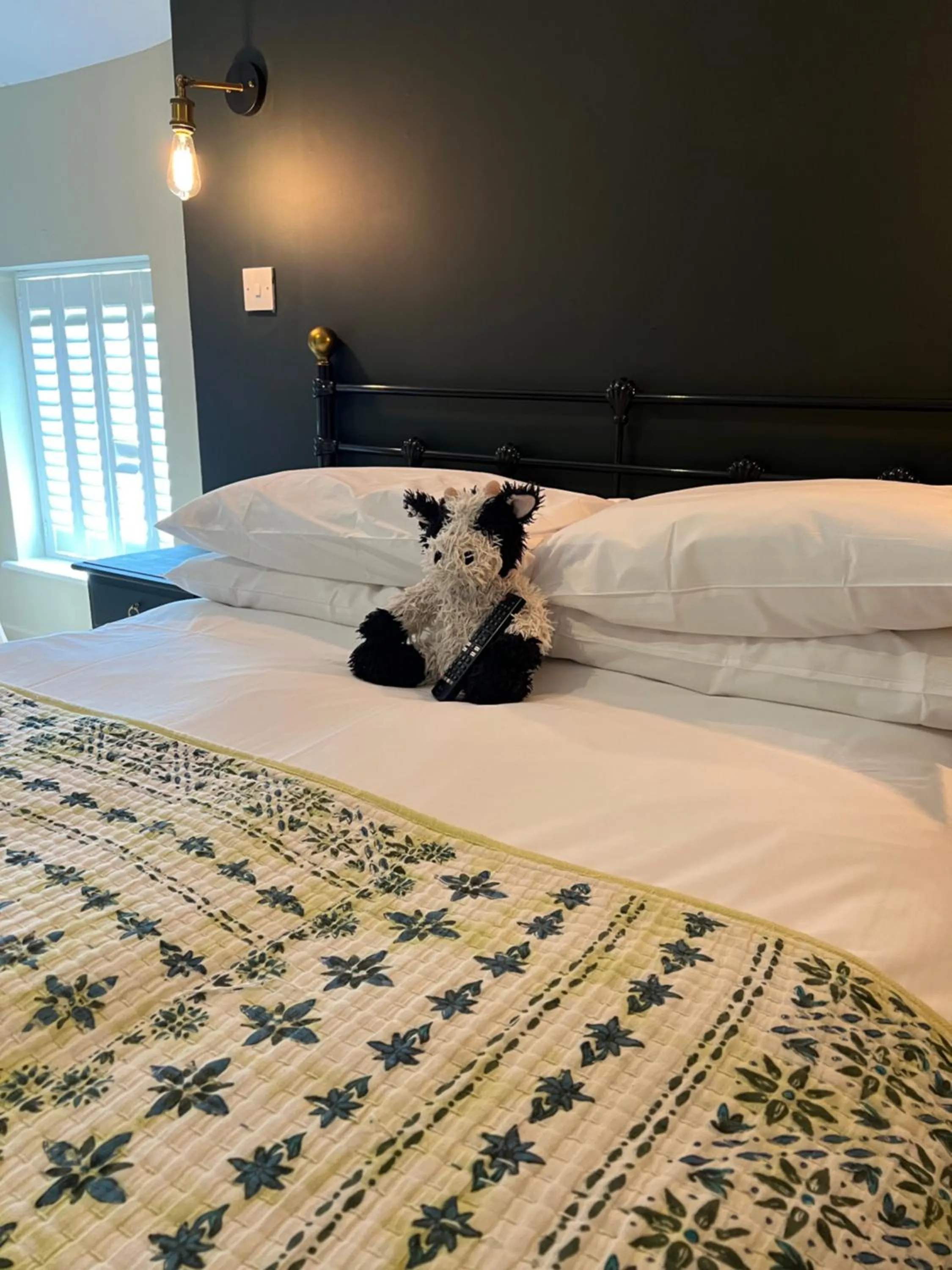 Bedroom, Bed in The Ivy House