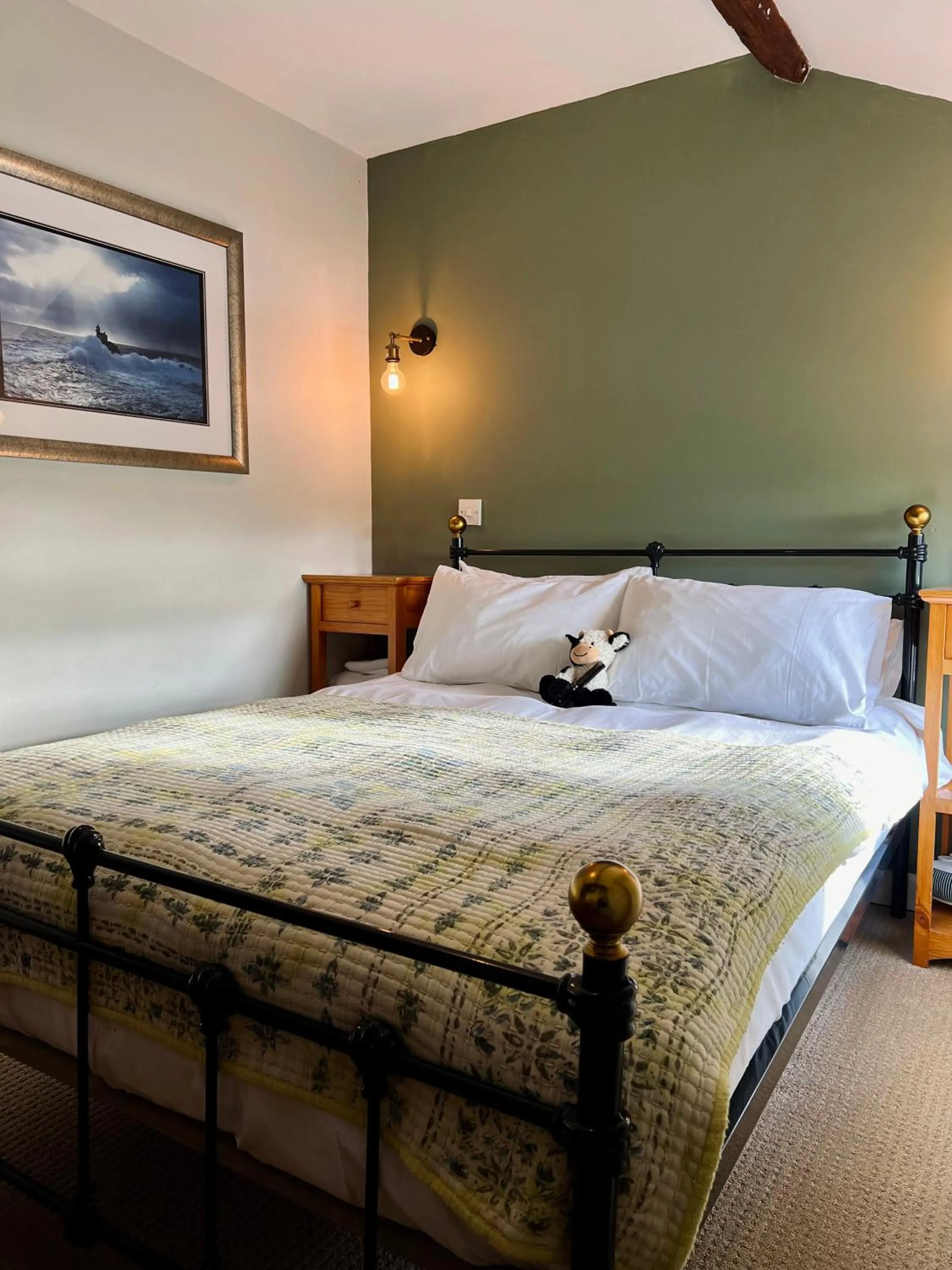 Photo of the whole room, Bed in The Ivy House