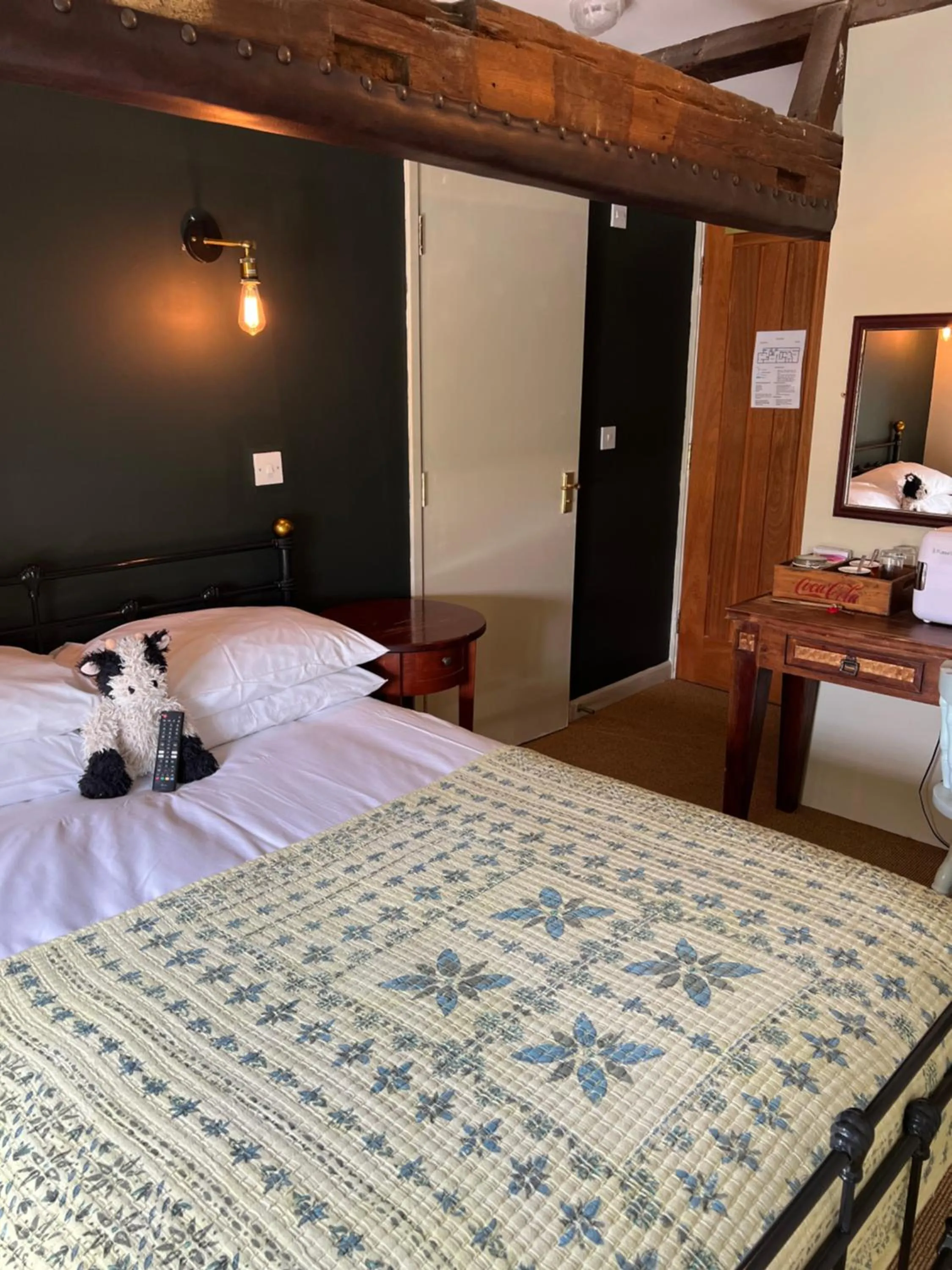 Bedroom, Bed in The Ivy House