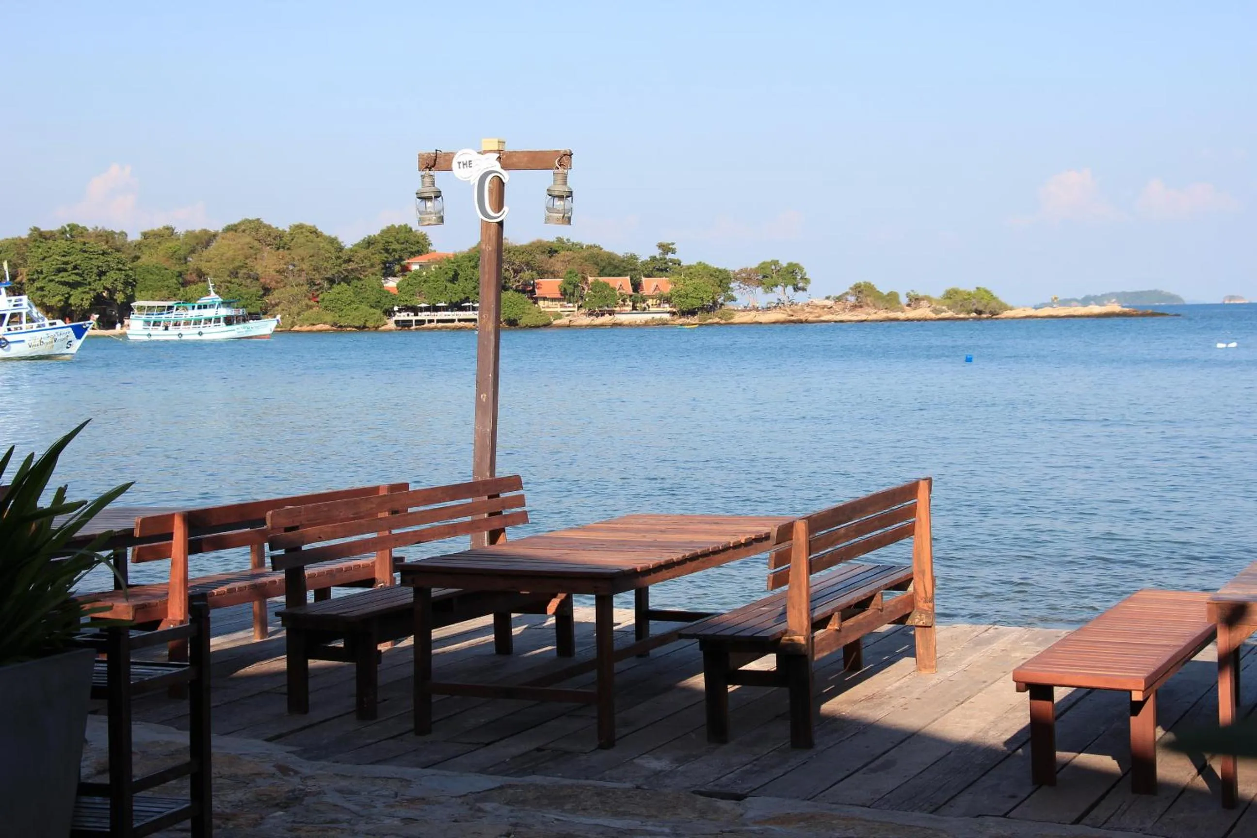 Restaurant/places to eat in The C Samet Beach Resort SHA Plus