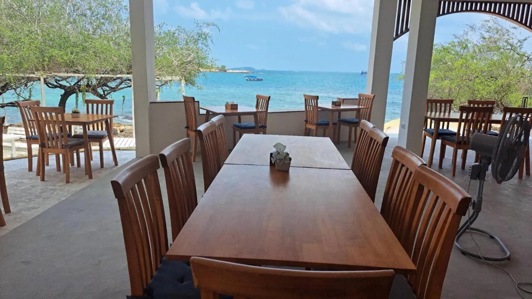 Restaurant/places to eat in The C Samet Beach Resort SHA Plus