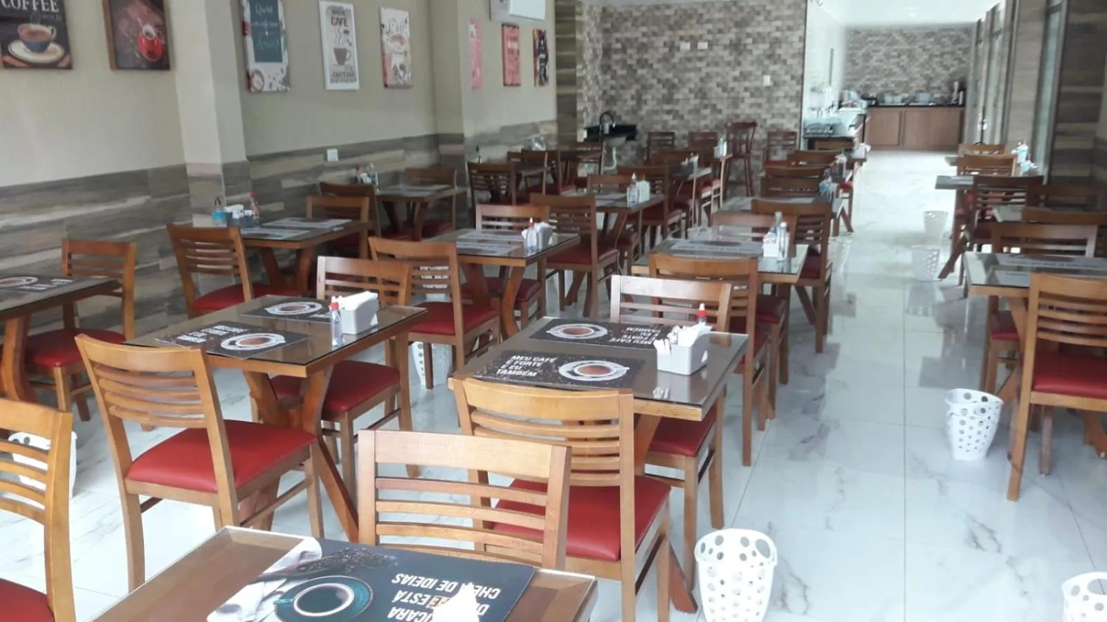 Restaurant/places to eat in Pousada Sky Beach Flat