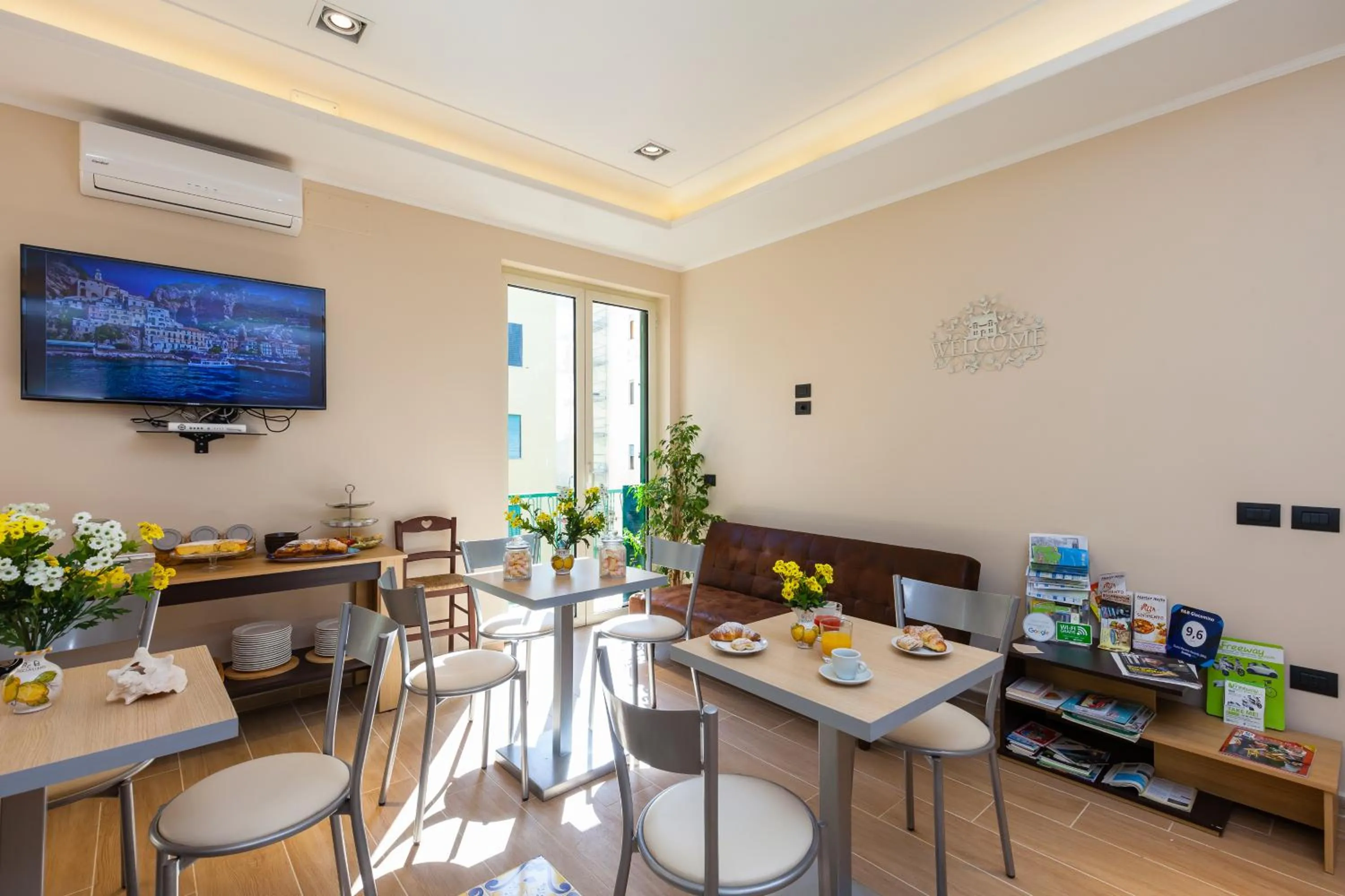 Communal lounge/ TV room in Giacomino