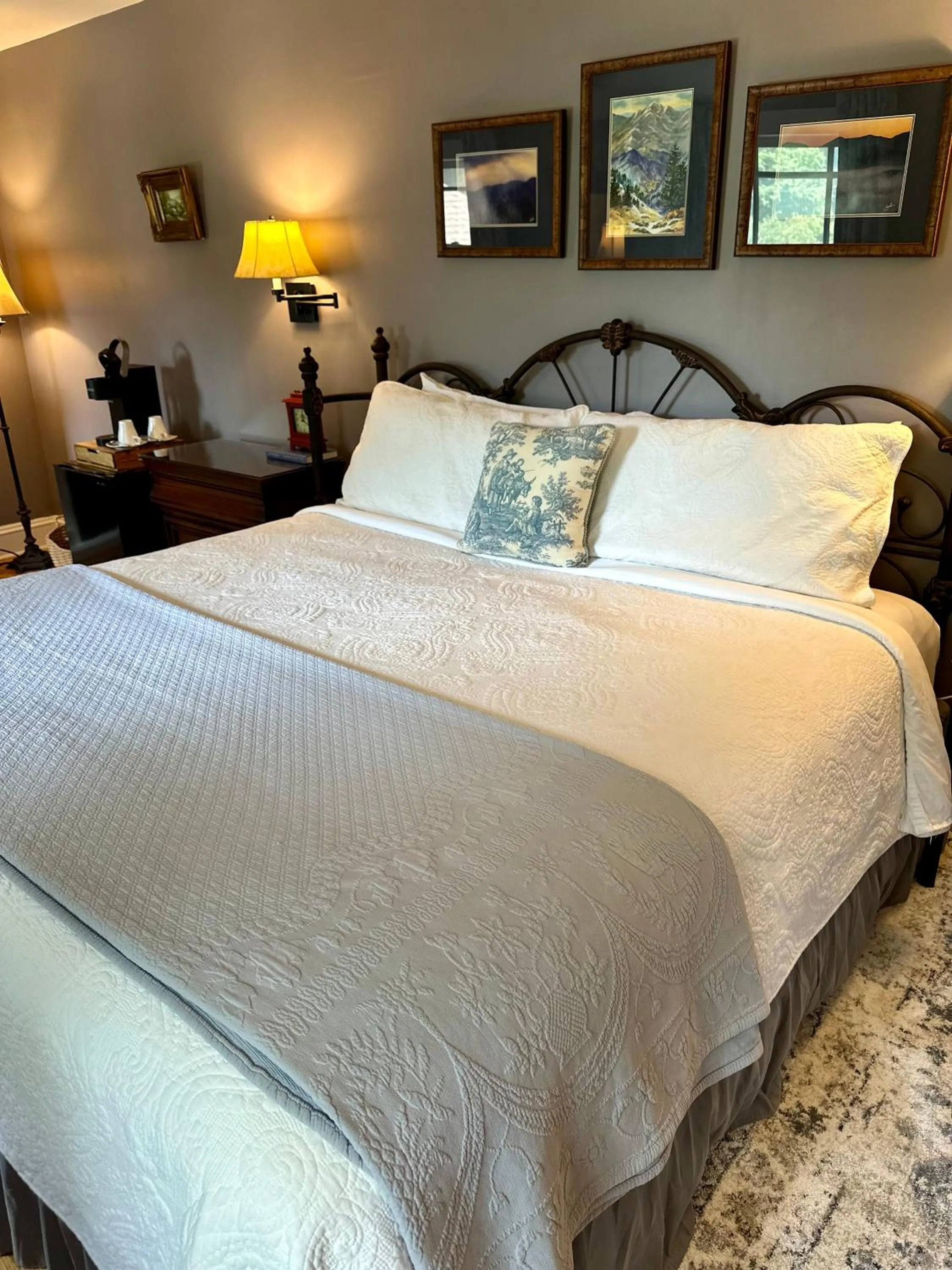 Bed in Red Rocker Inn