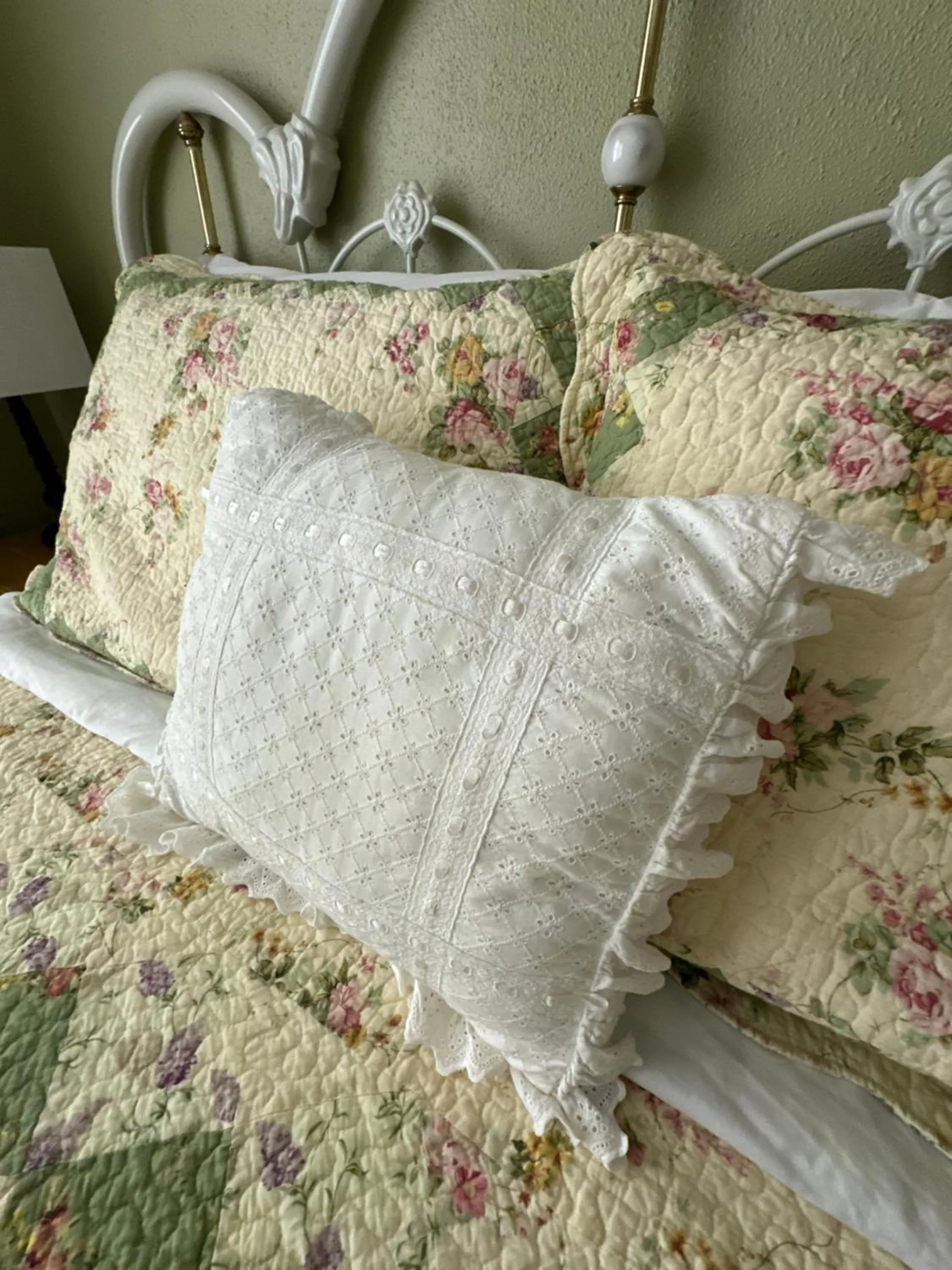 Bed in Red Rocker Inn