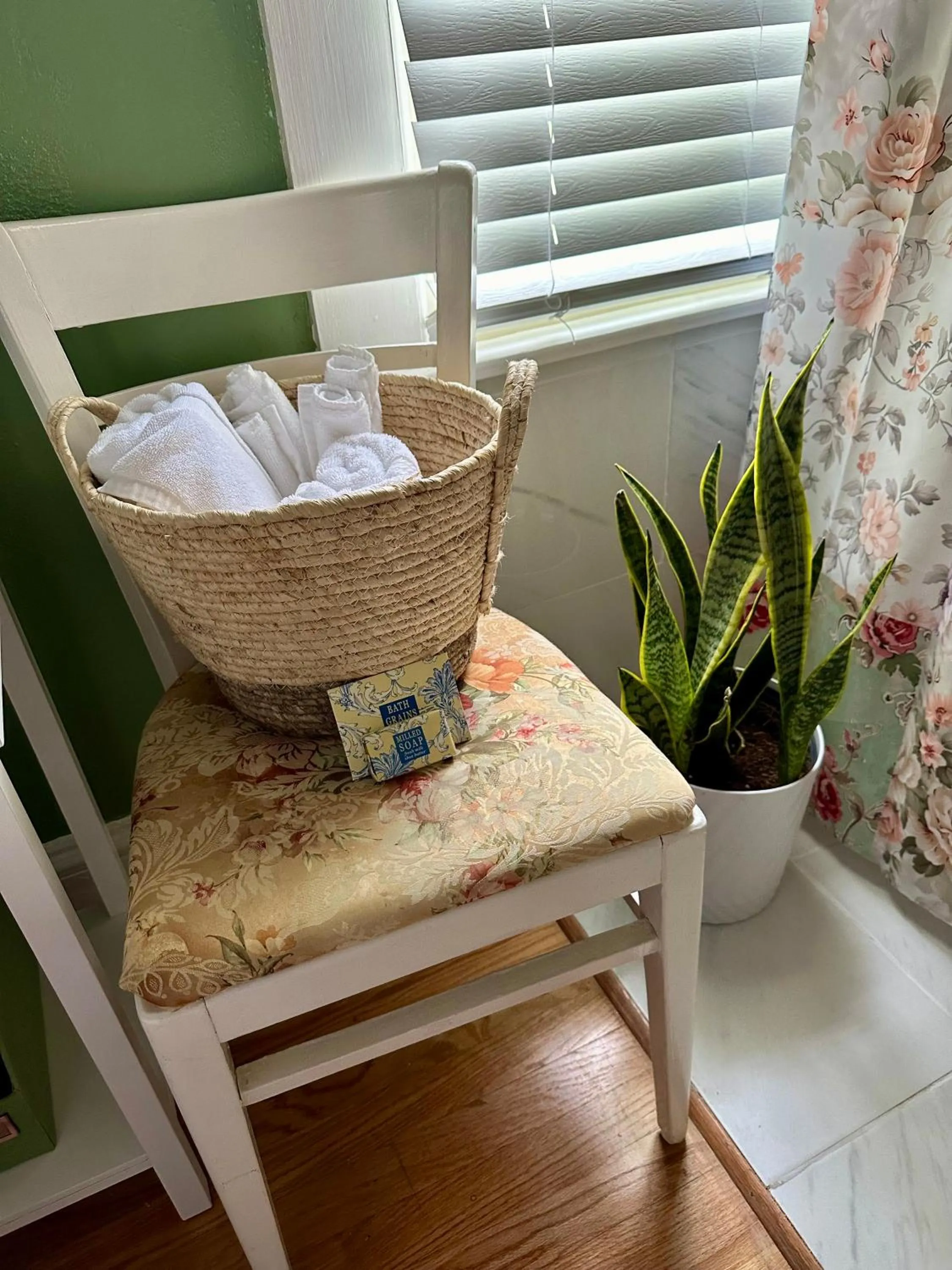 Bath in Red Rocker Inn