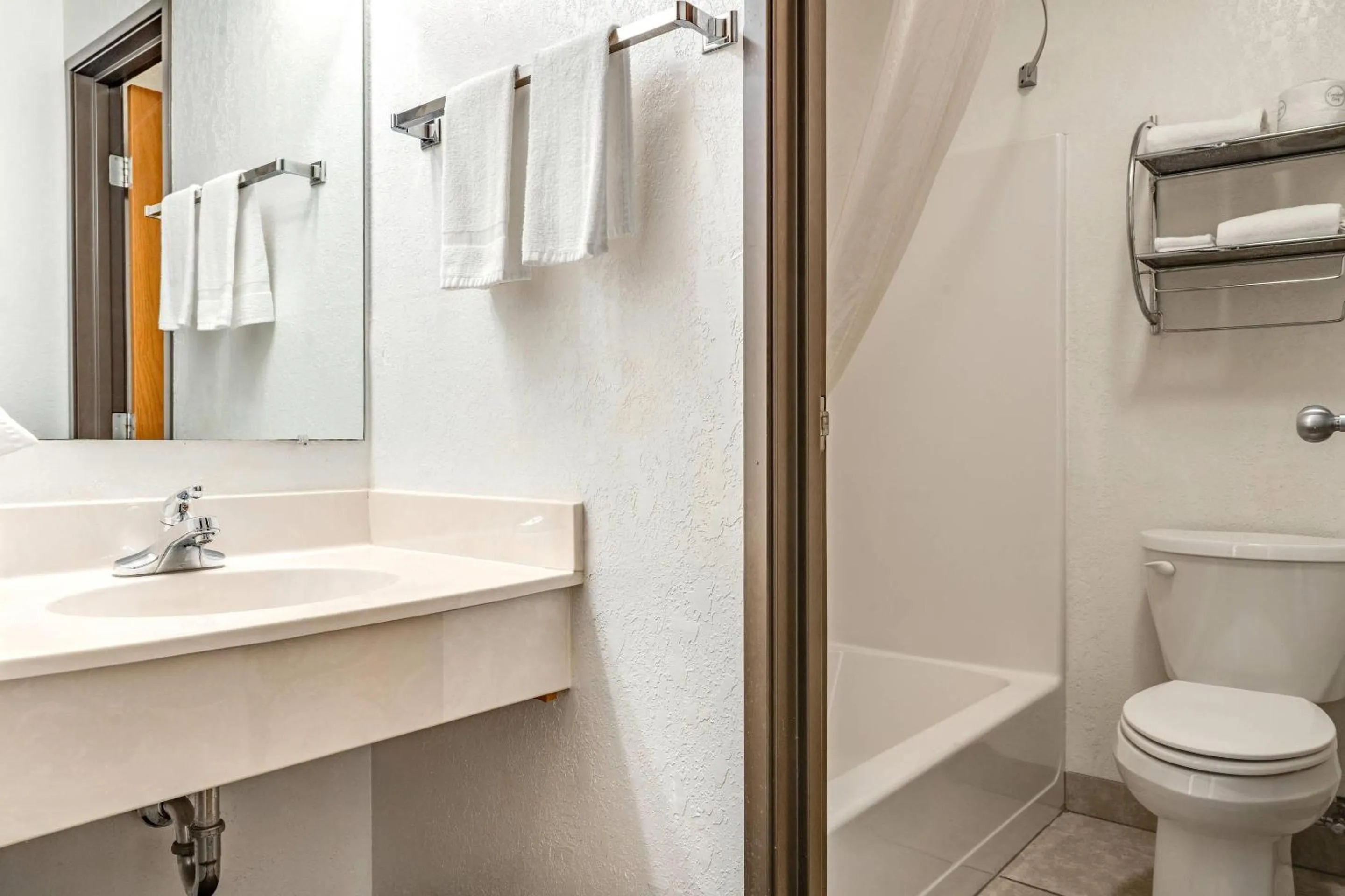 Bedroom in Econo Lodge, Downtown Custer Near Custer State Park and Mt Rushmore