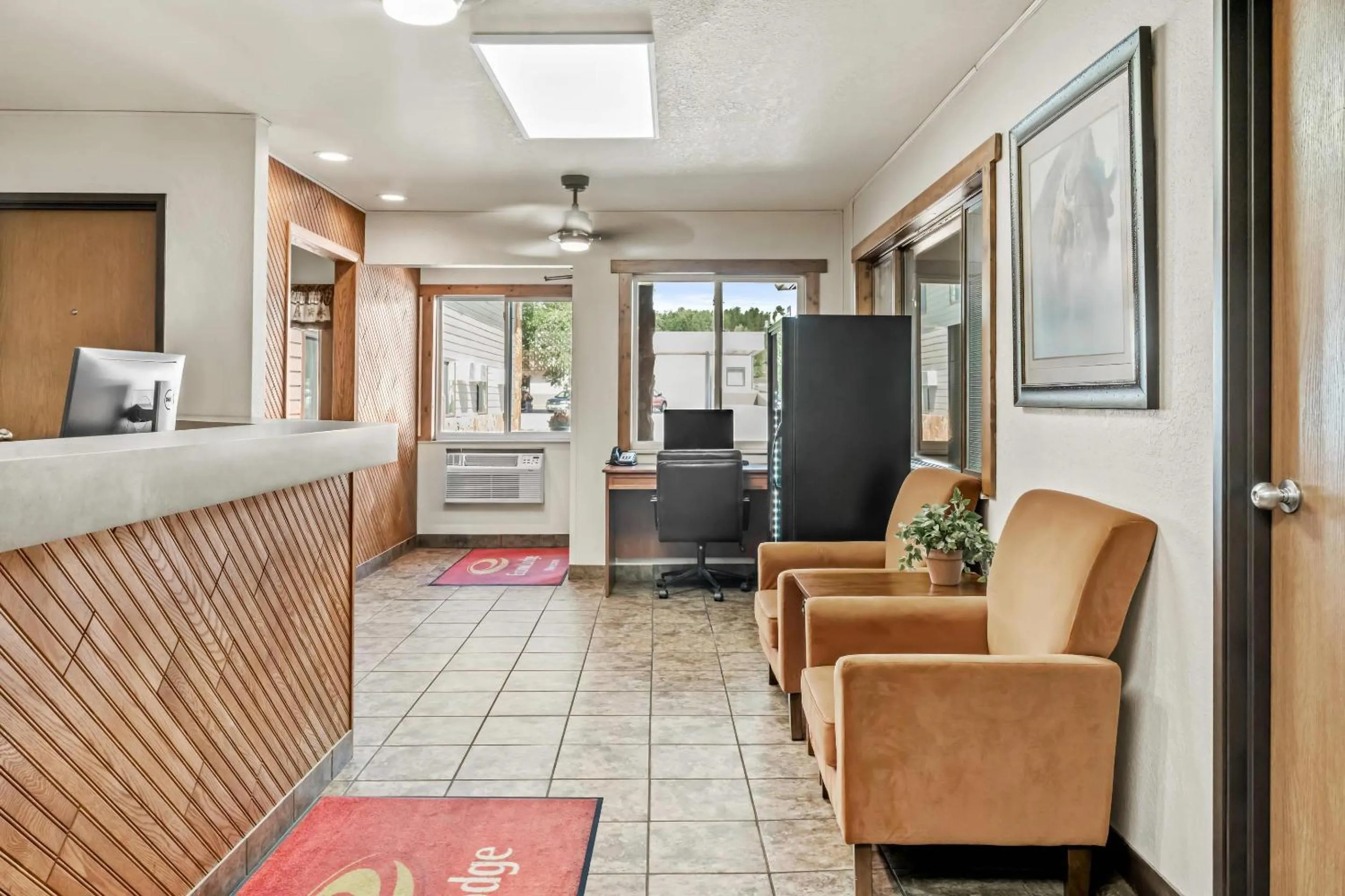 Lobby or reception in Econo Lodge, Downtown Custer Near Custer State Park and Mt Rushmore