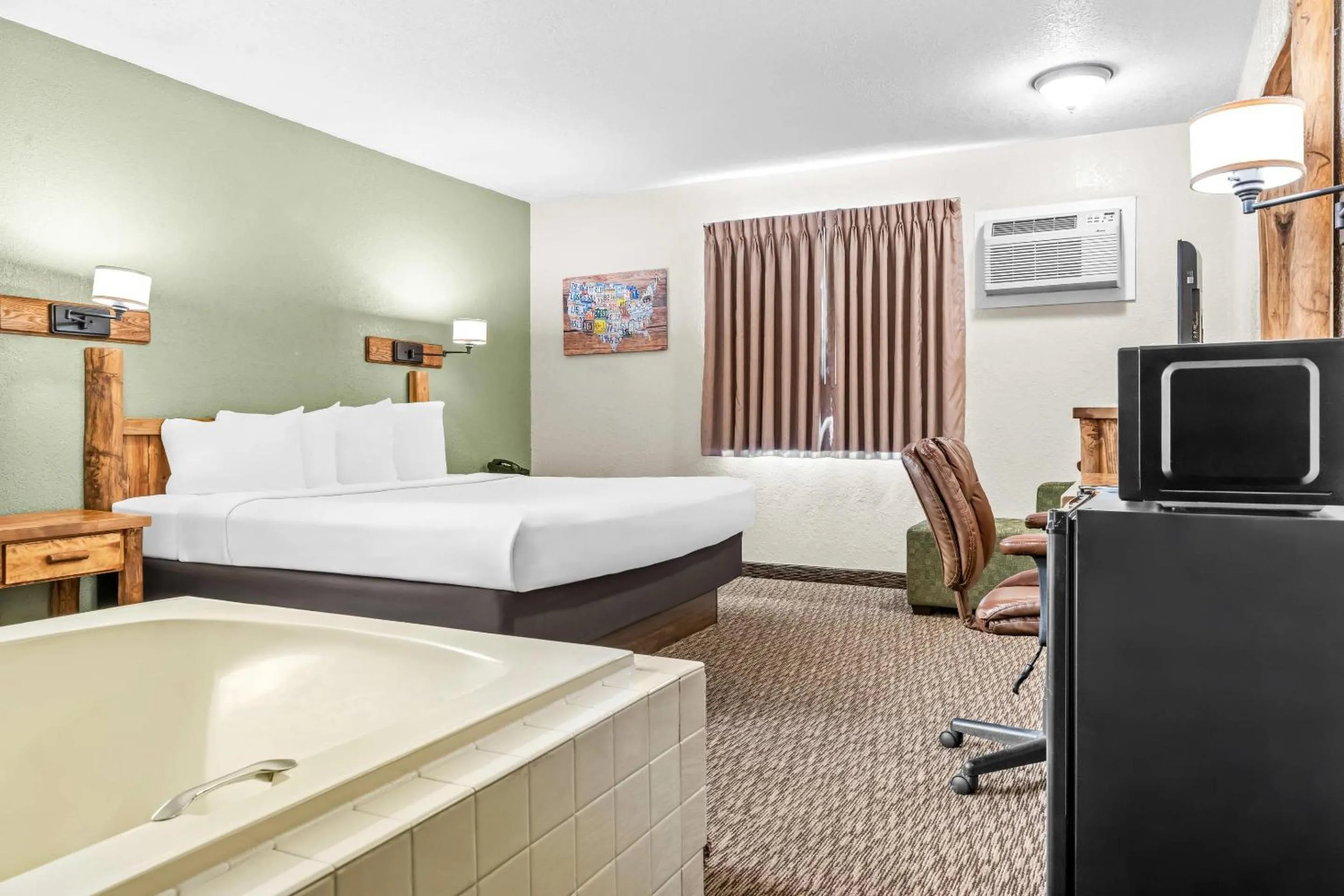 Bedroom, Bed in Econo Lodge, Downtown Custer Near Custer State Park and Mt Rushmore