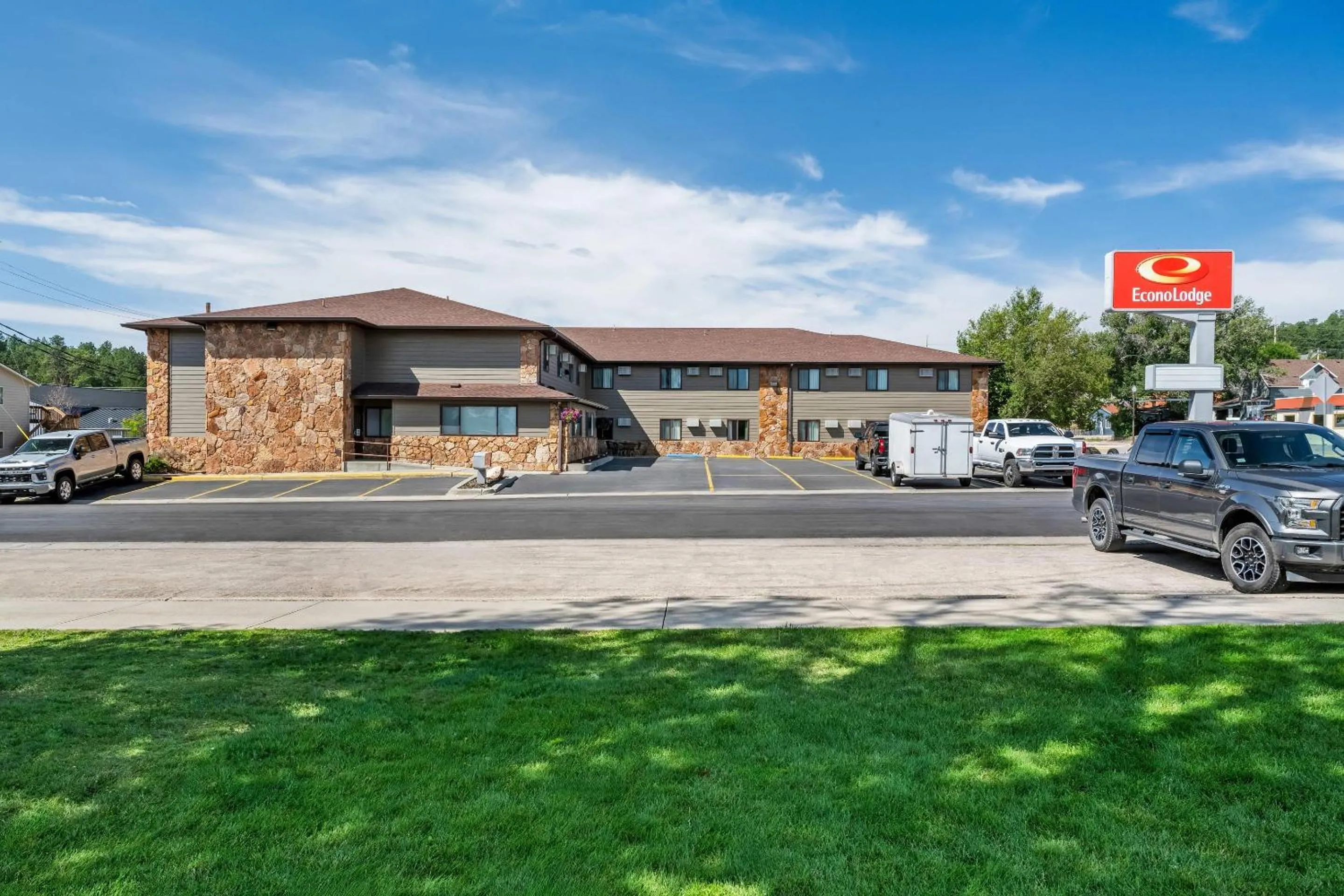 Property building in Econo Lodge, Downtown Custer Near Custer State Park and Mt Rushmore