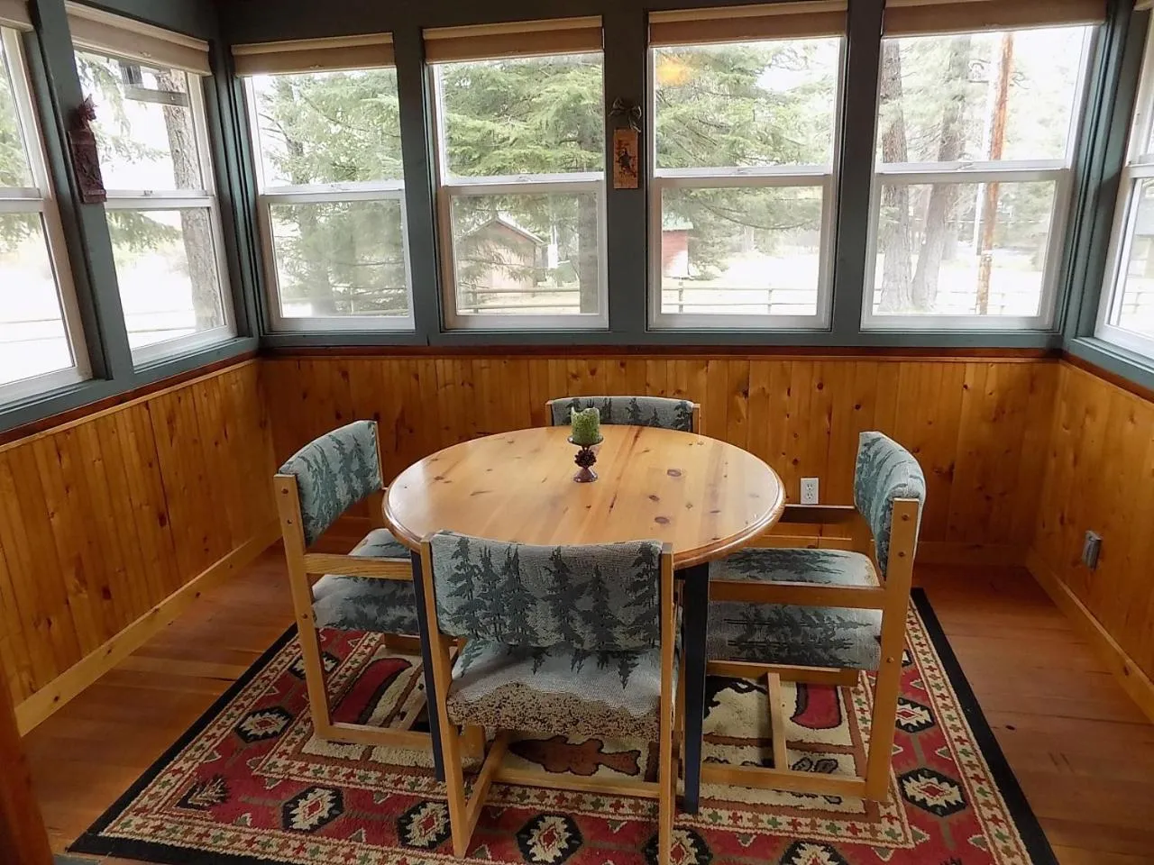 Dining area in Cold Springs Resort