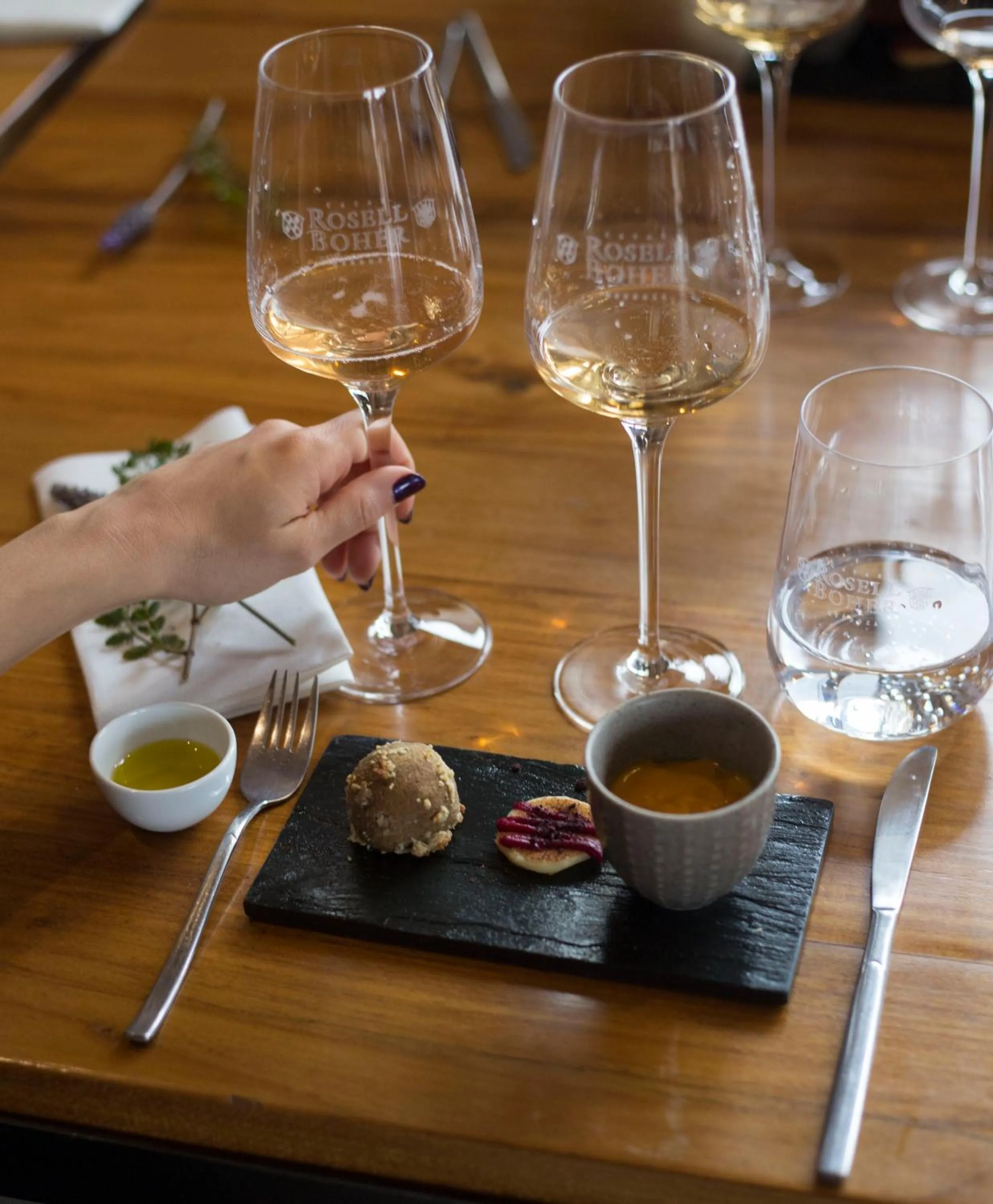 Restaurant/places to eat in Rosell Boher Winery Lodge & Spa