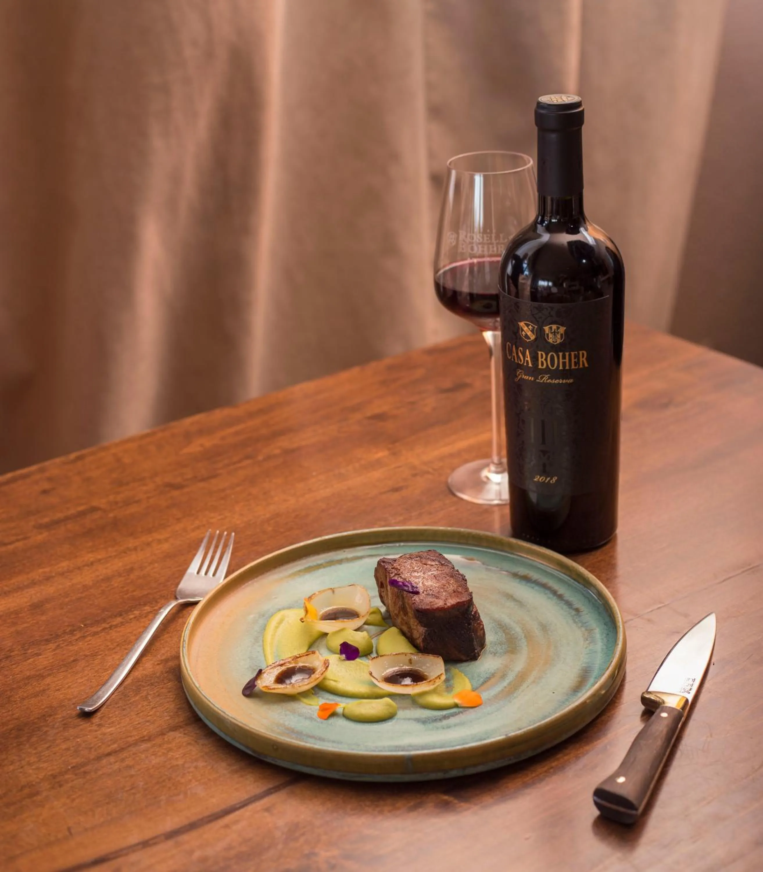 Restaurant/places to eat in Rosell Boher Winery Lodge & Spa