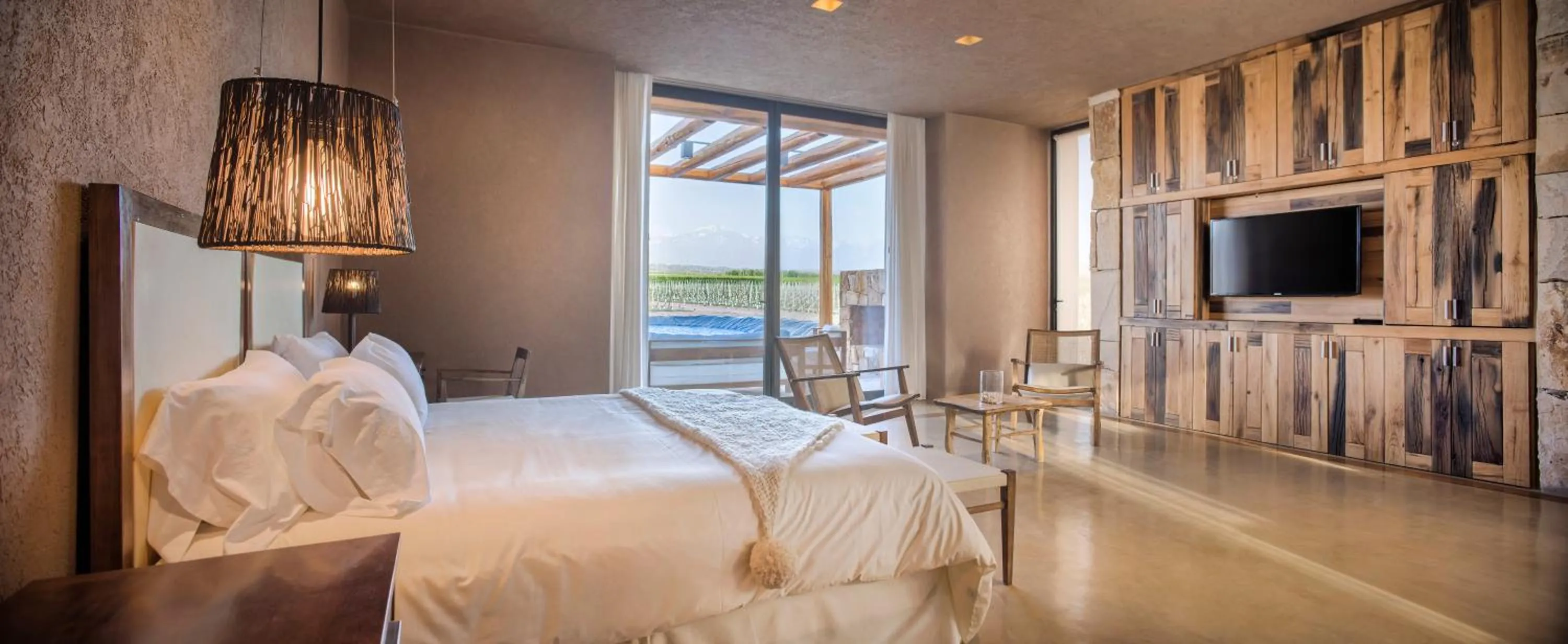 Communal lounge/ TV room, Bed in Rosell Boher Winery Lodge & Spa