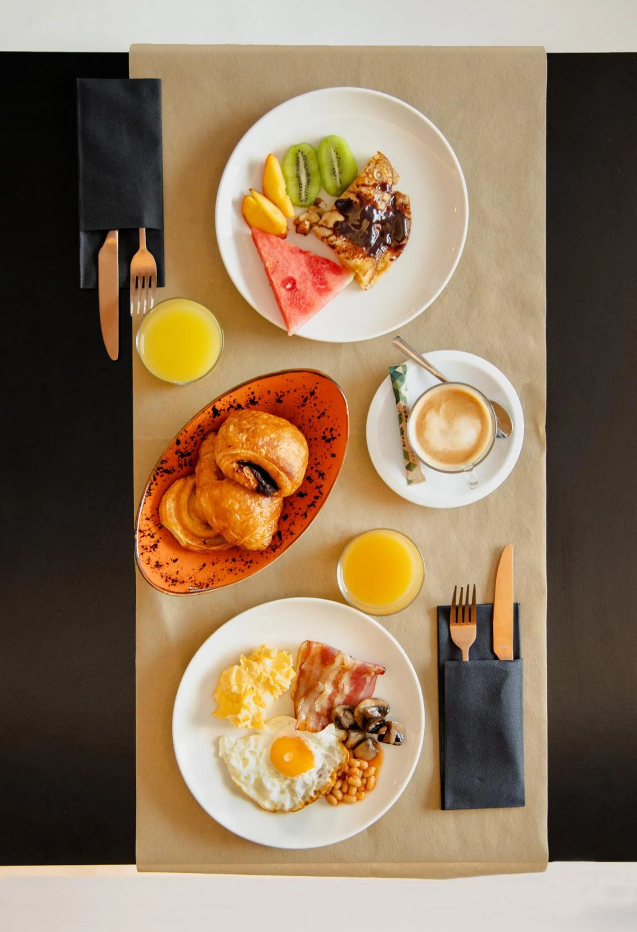 Restaurant/places to eat in Stic Urban Hotel & SPA