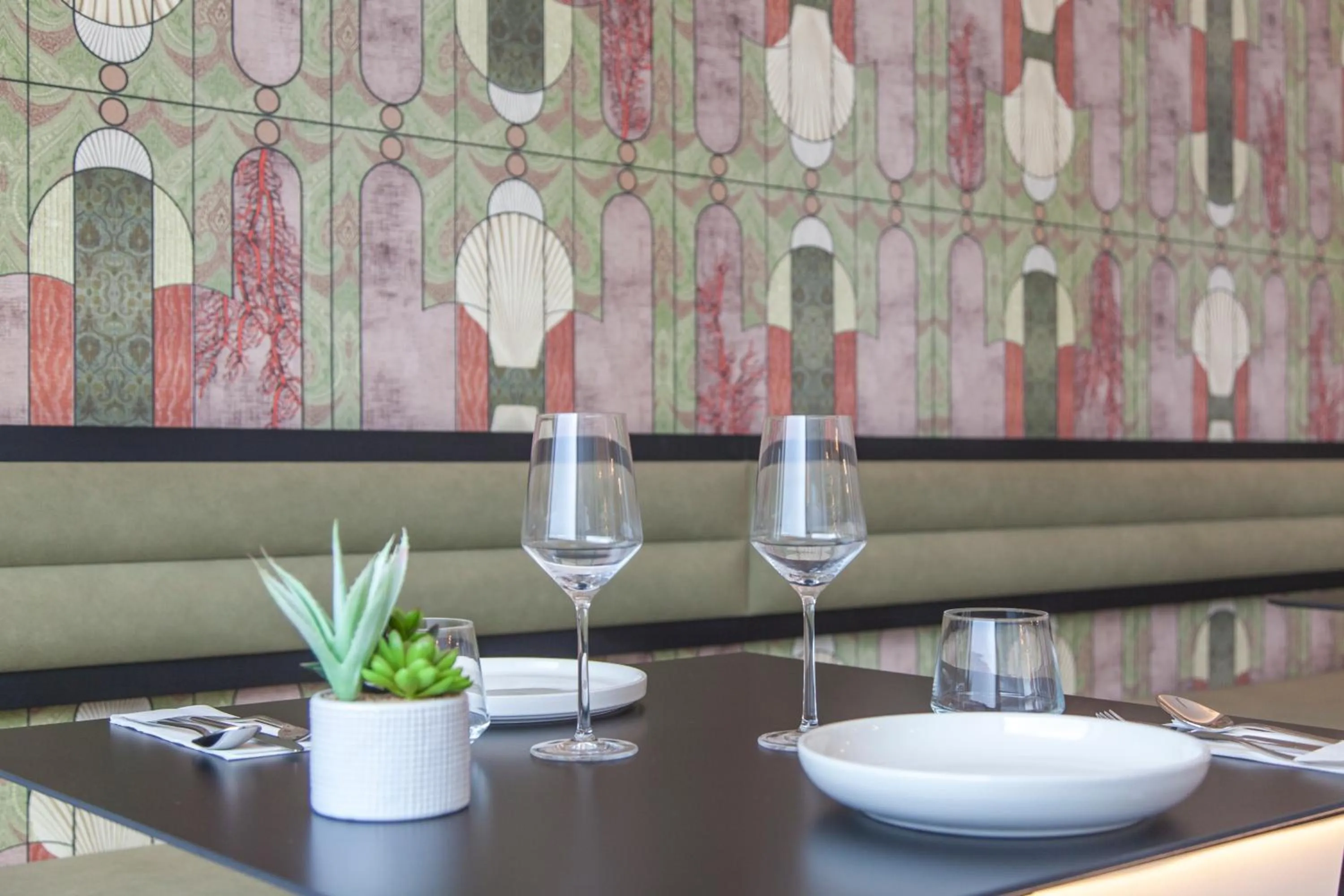 Restaurant/places to eat in Stic Urban Hotel & SPA