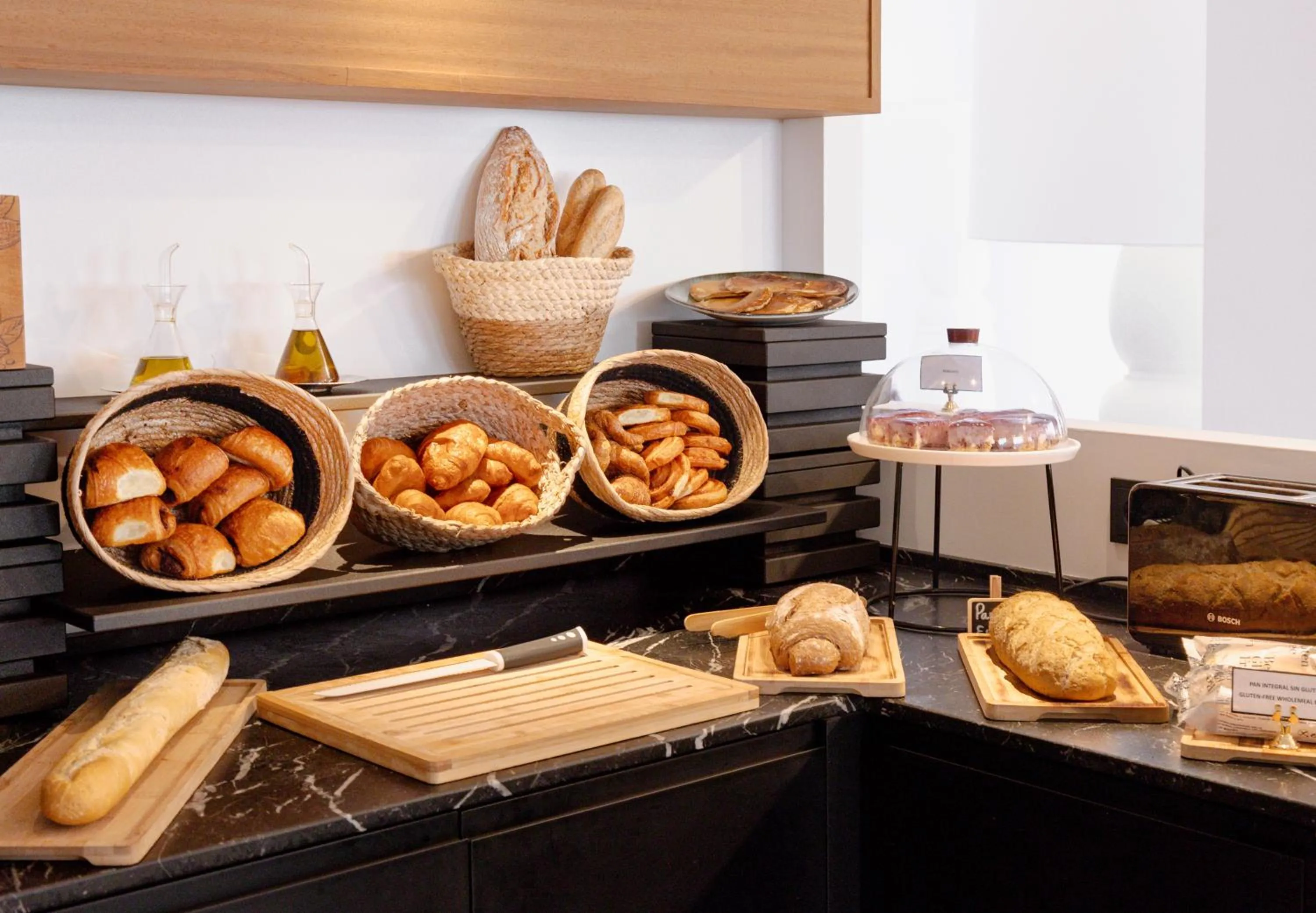 Restaurant/places to eat in Stic Urban Hotel & SPA