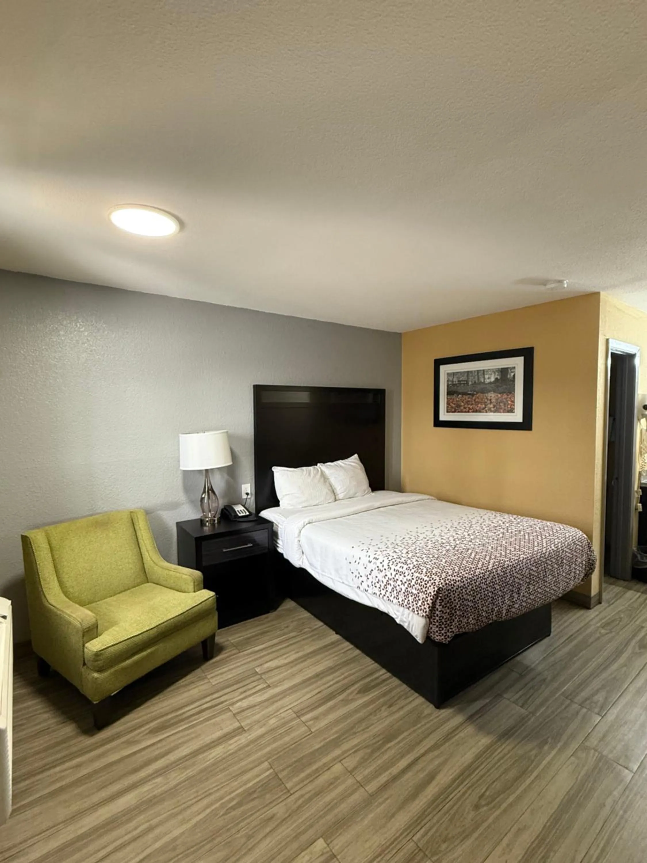 Bedroom in Travel Inn