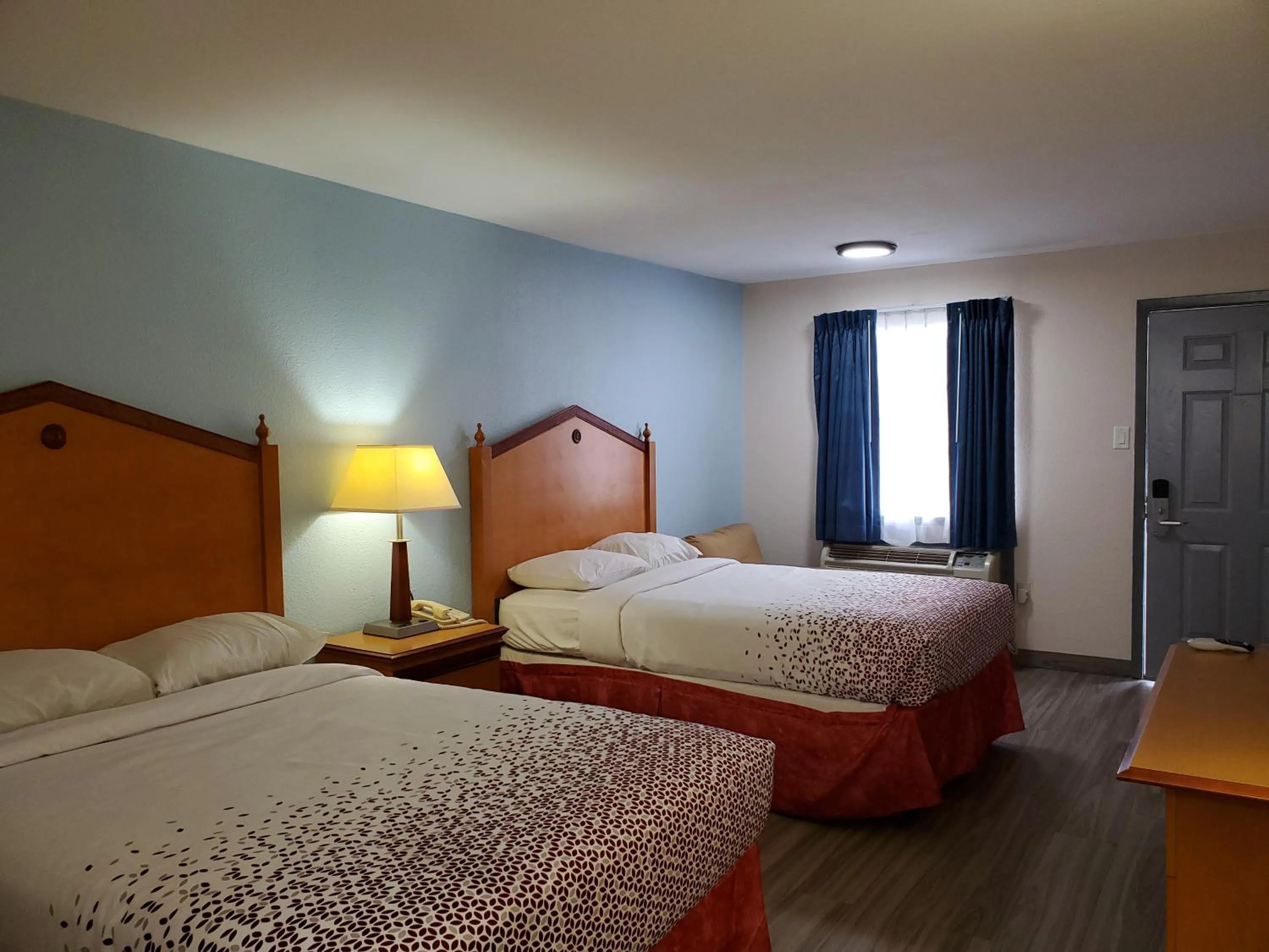 Bedroom in Travel Inn