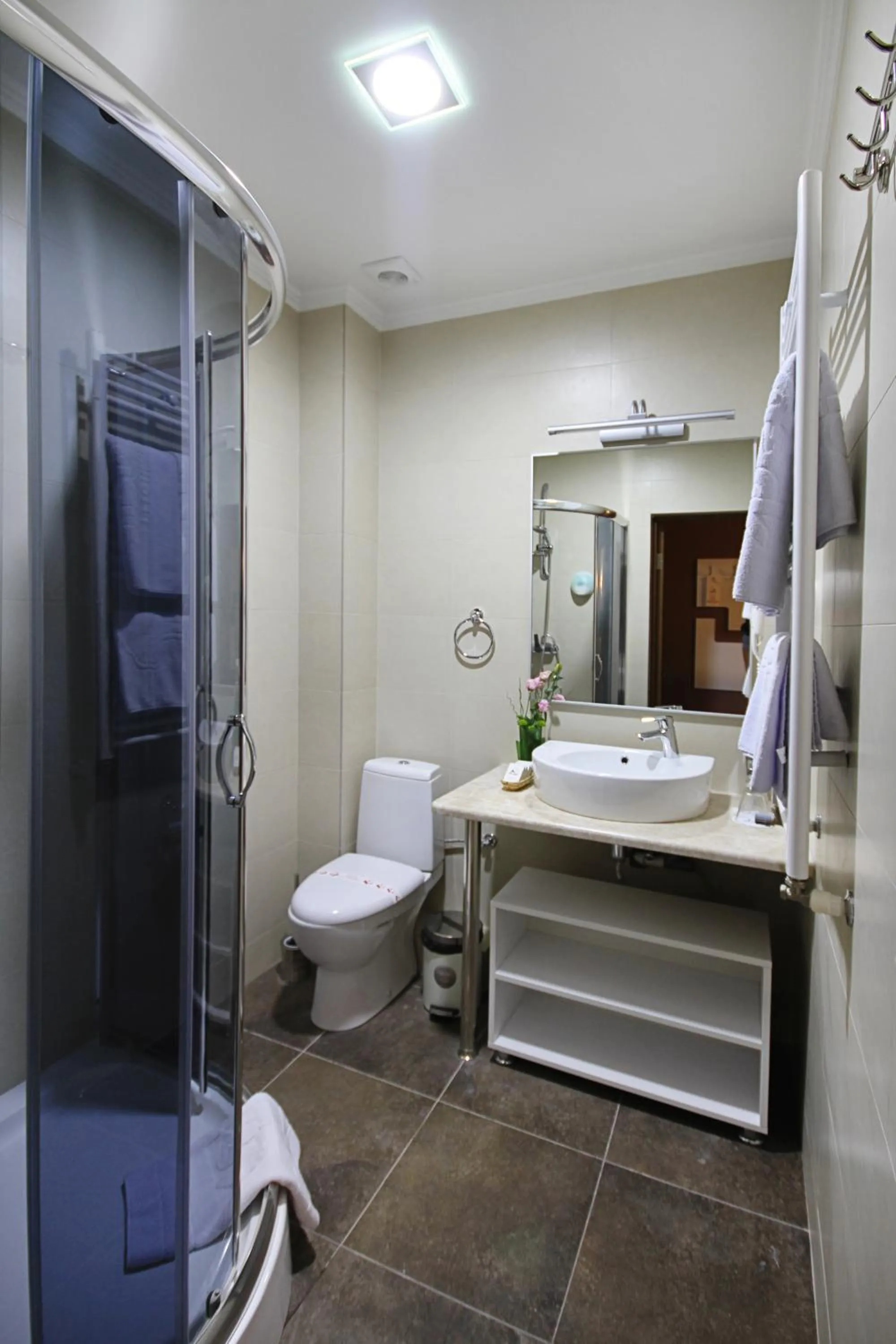 Shower in City Park Hotel