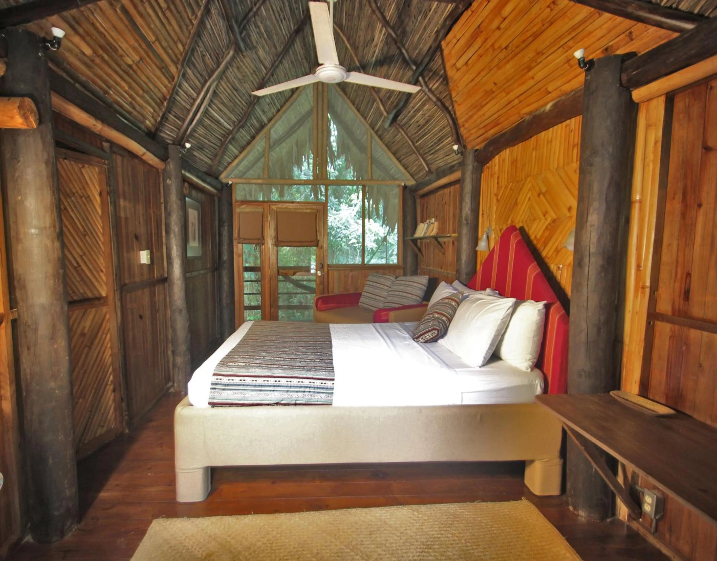 Property building, Bed in Tortugal Boutique River Lodge