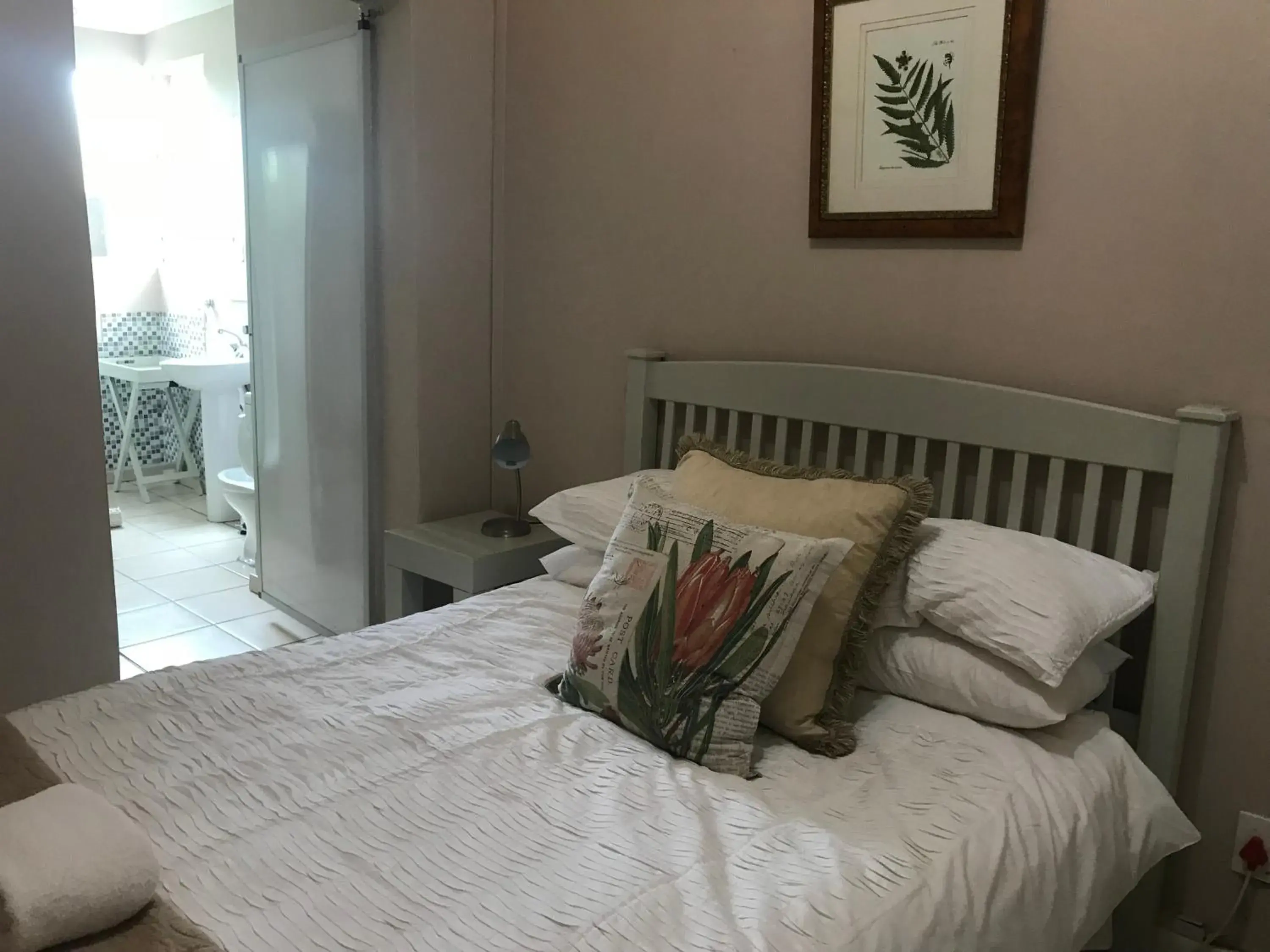 Budget Double Room in Life on 3rd Budget Double Room in Life on 3rd