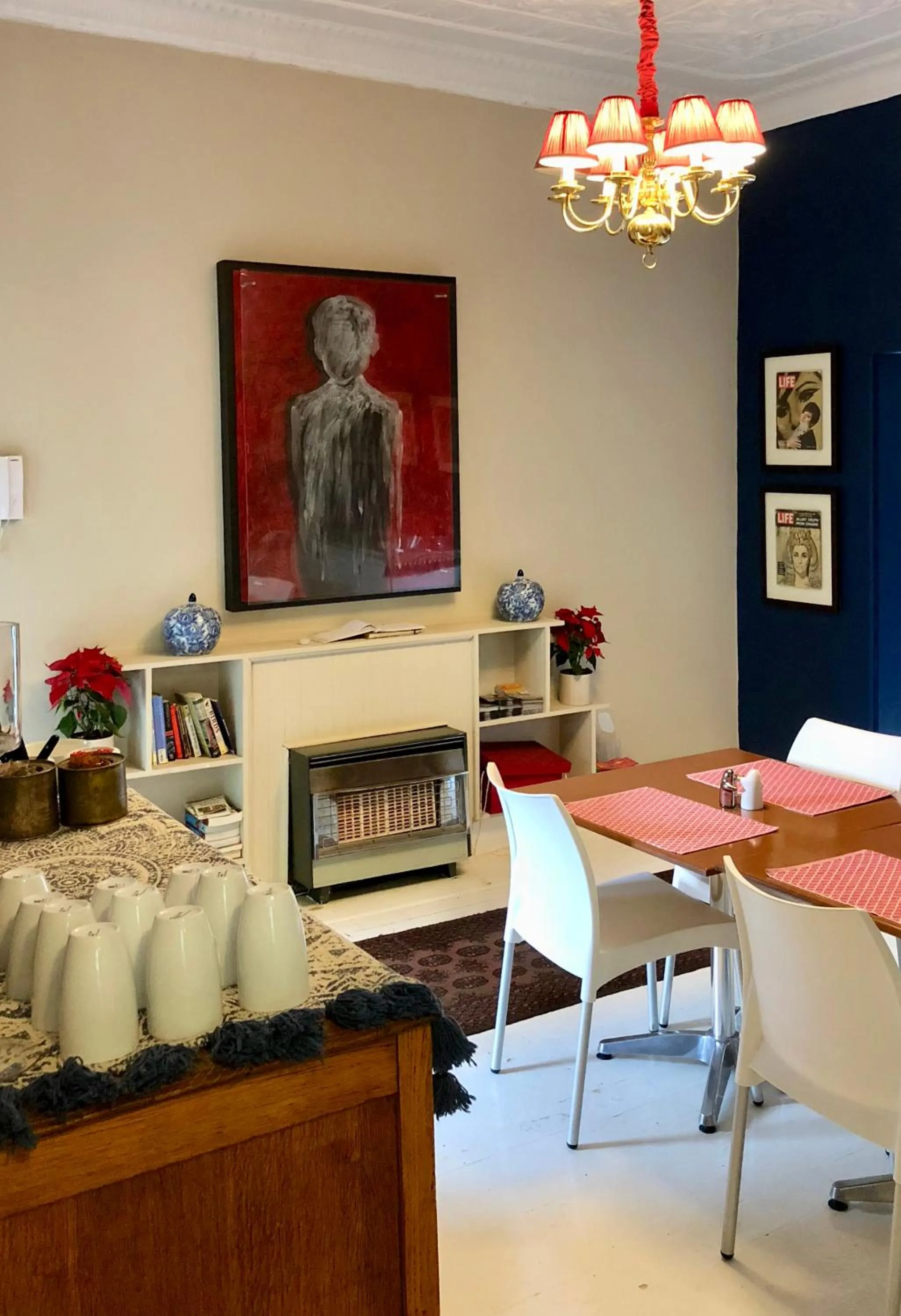 Dining area in Life on 3rd