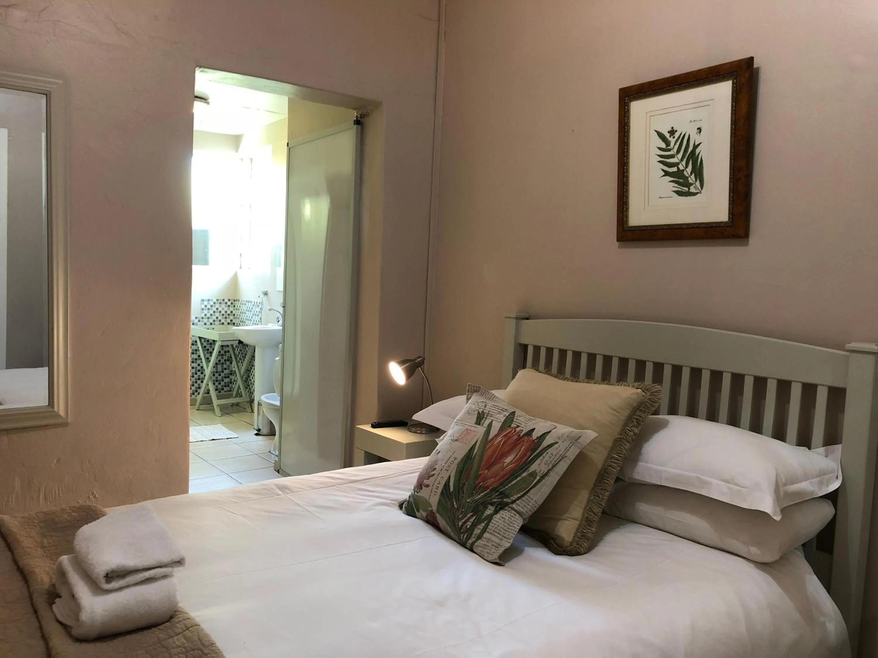 Photo of the whole room, Bed in Life on 3rd