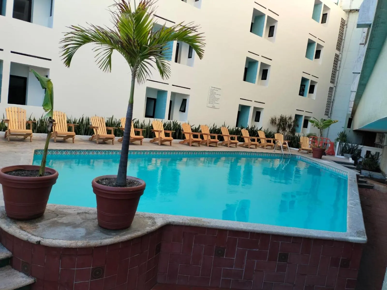 Swimming pool in Hotel Royalty