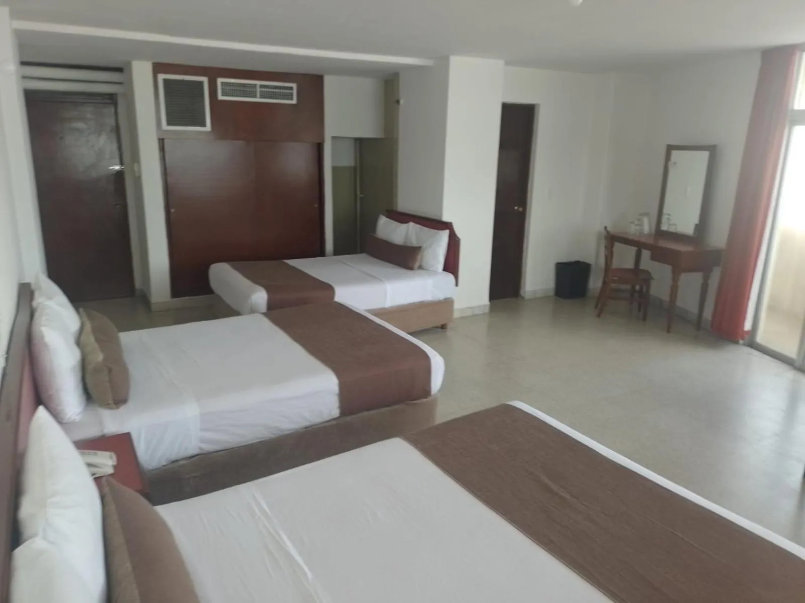 Photo of the whole room, Bed in Hotel Royalty