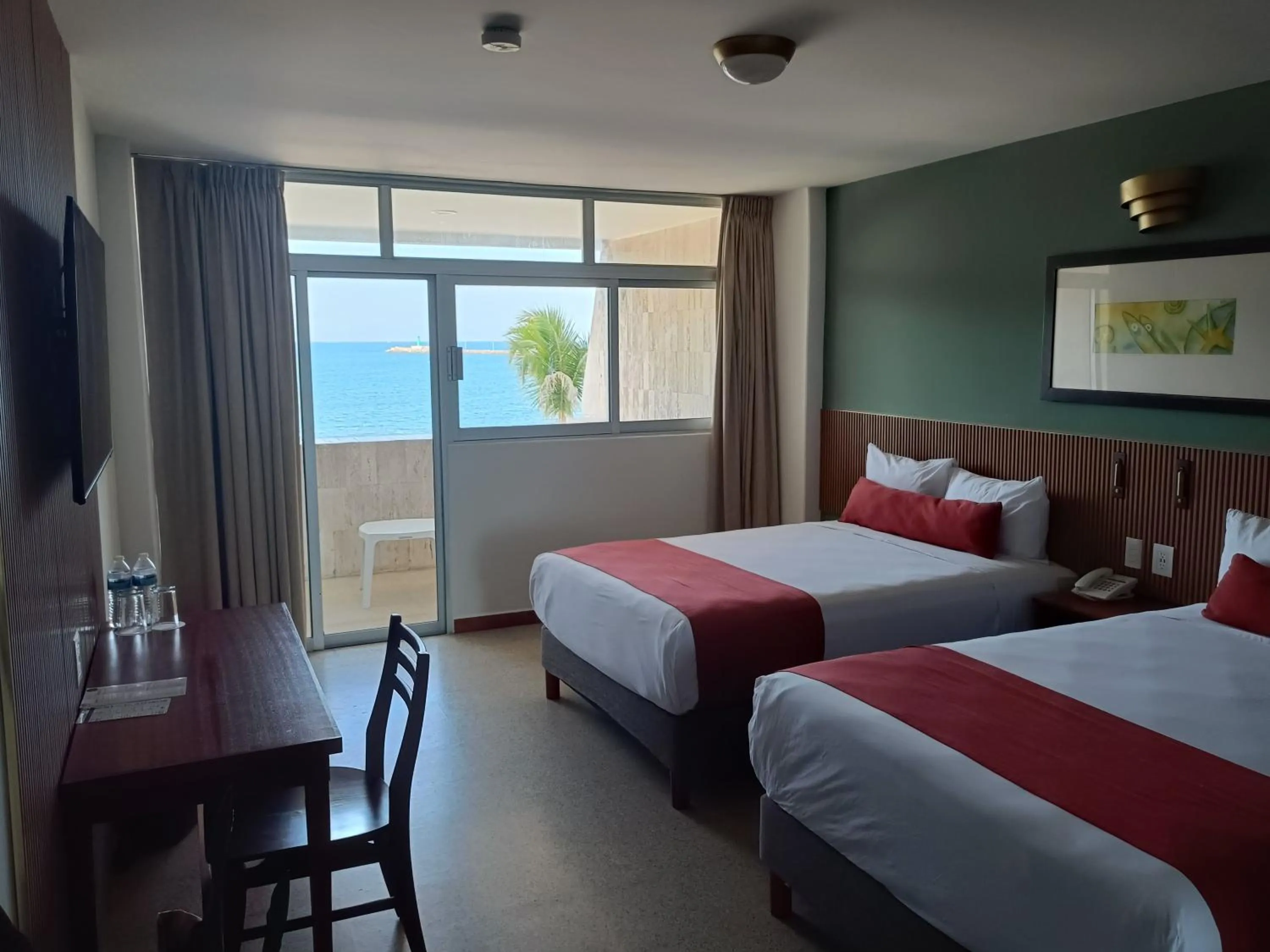 Photo of the whole room, Bed in Hotel Royalty