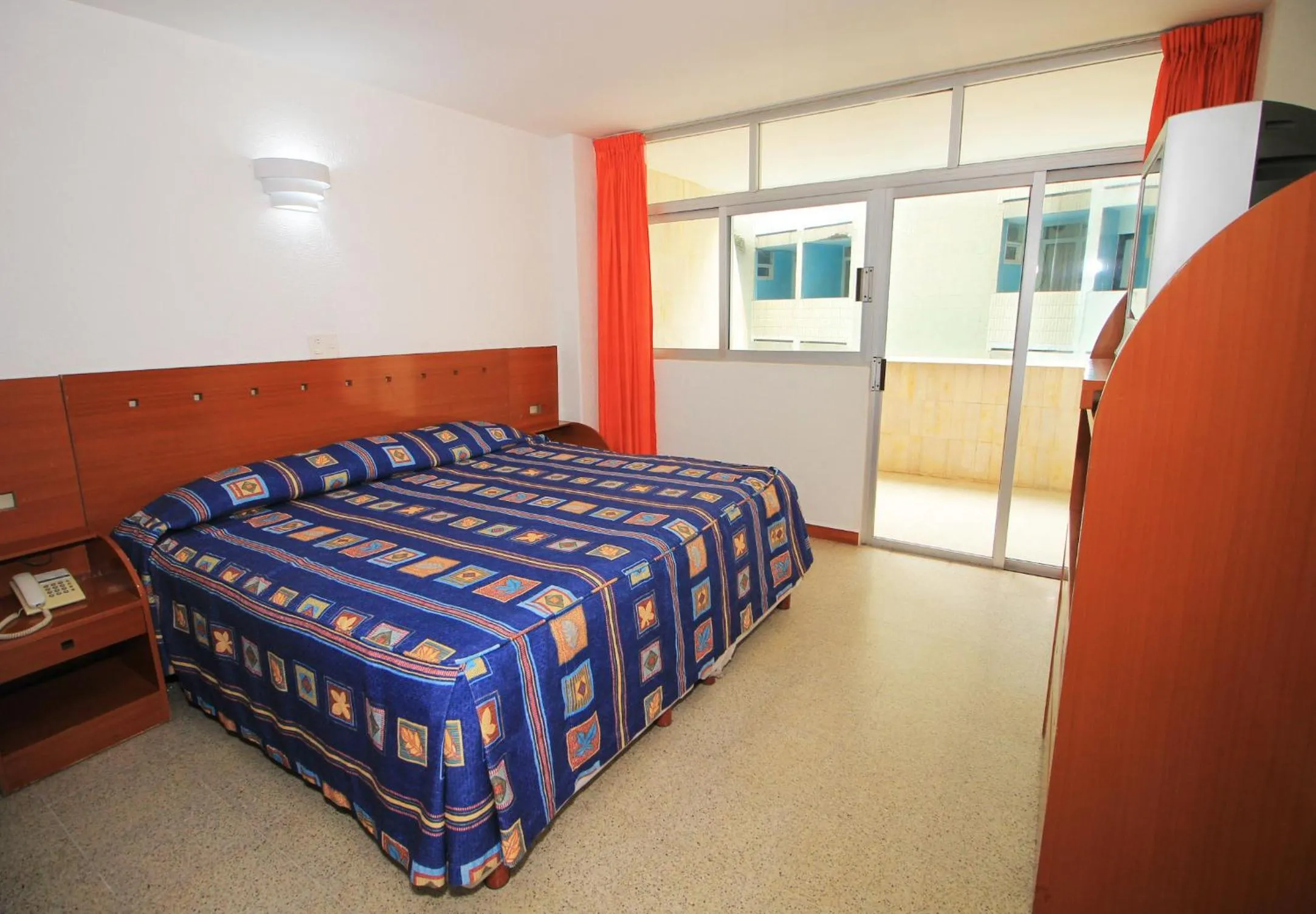 Queen Room with Pool View in Hotel Royalty