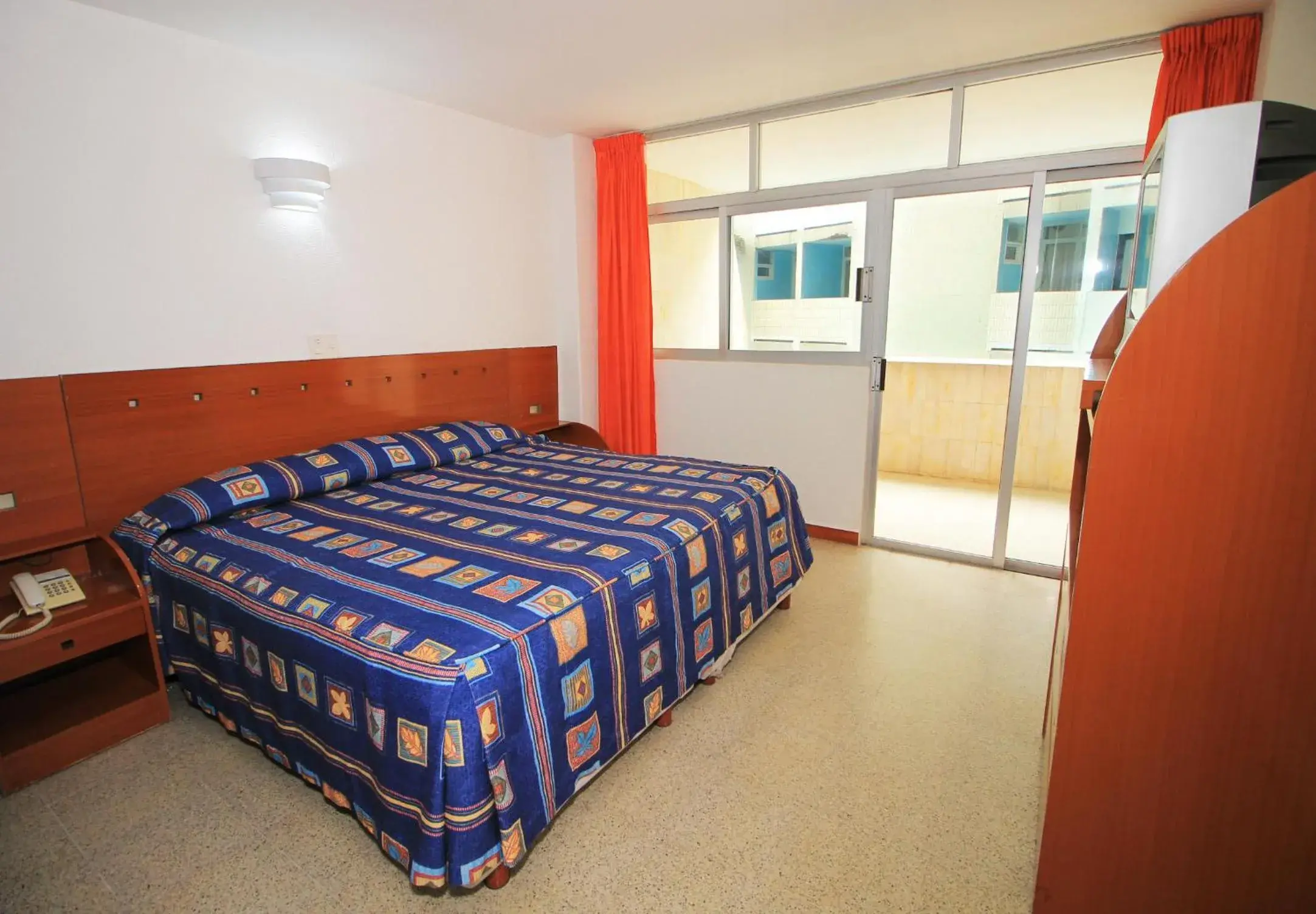 Queen Room with Pool View in Hotel Royalty Queen Room with Pool View in Hotel Royalty