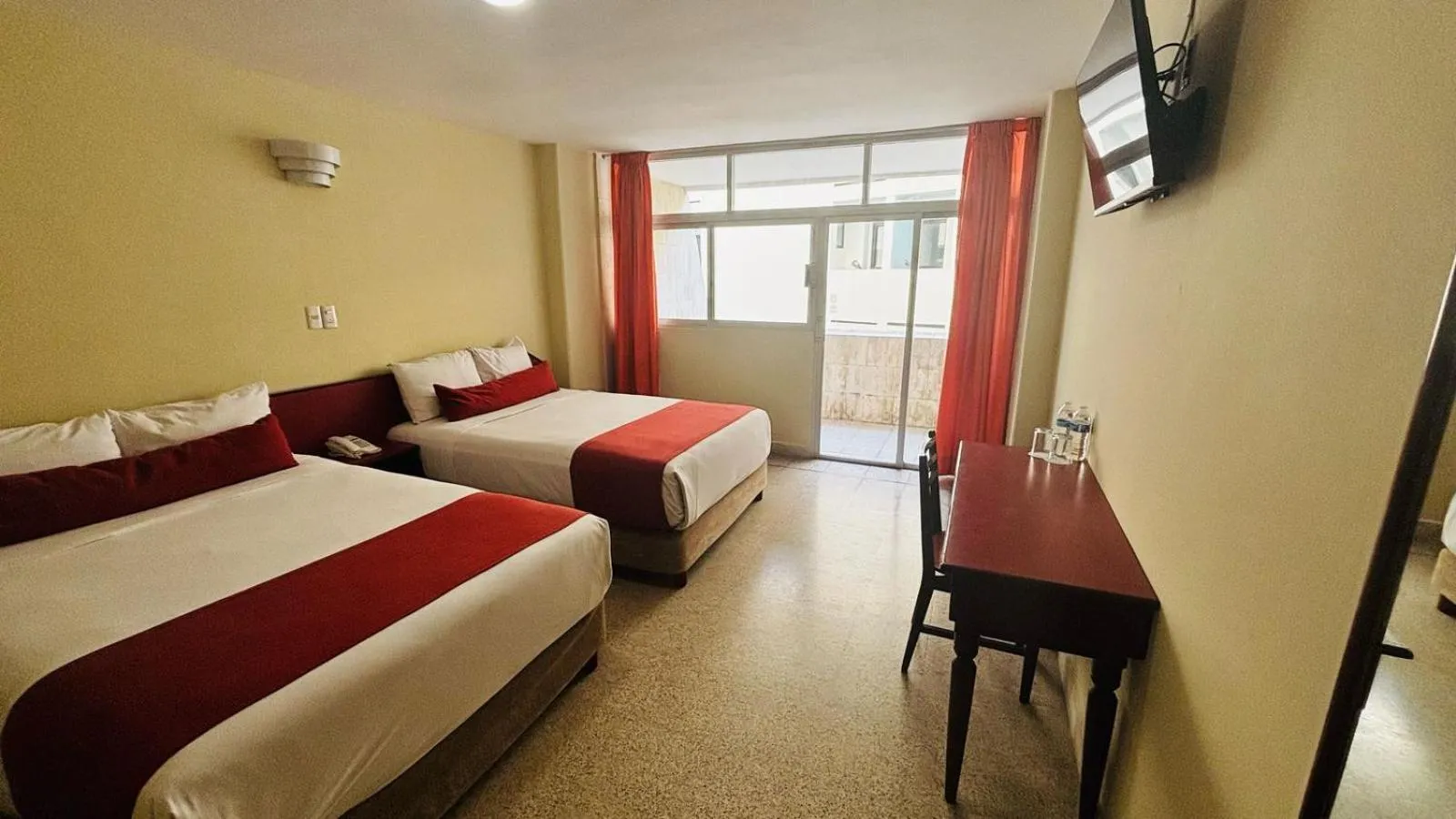 Photo of the whole room, Bed in Hotel Royalty