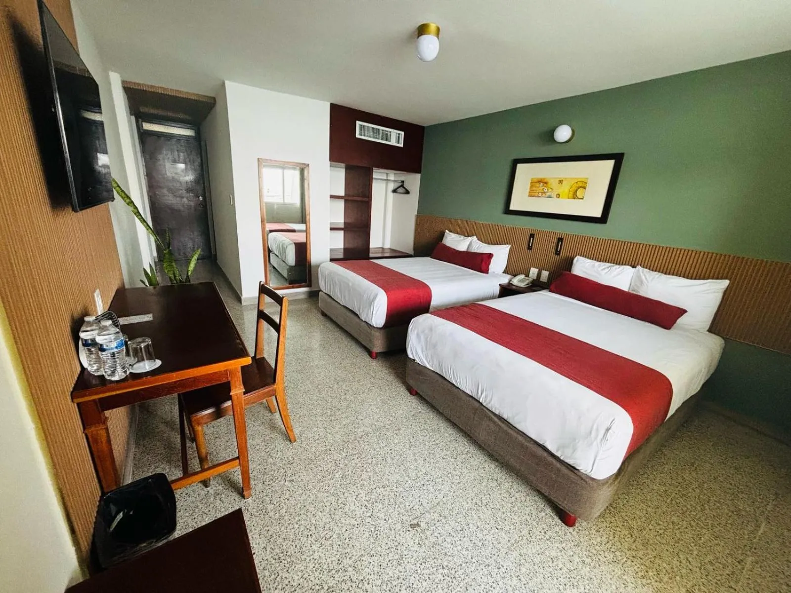 Photo of the whole room, Bed in Hotel Royalty