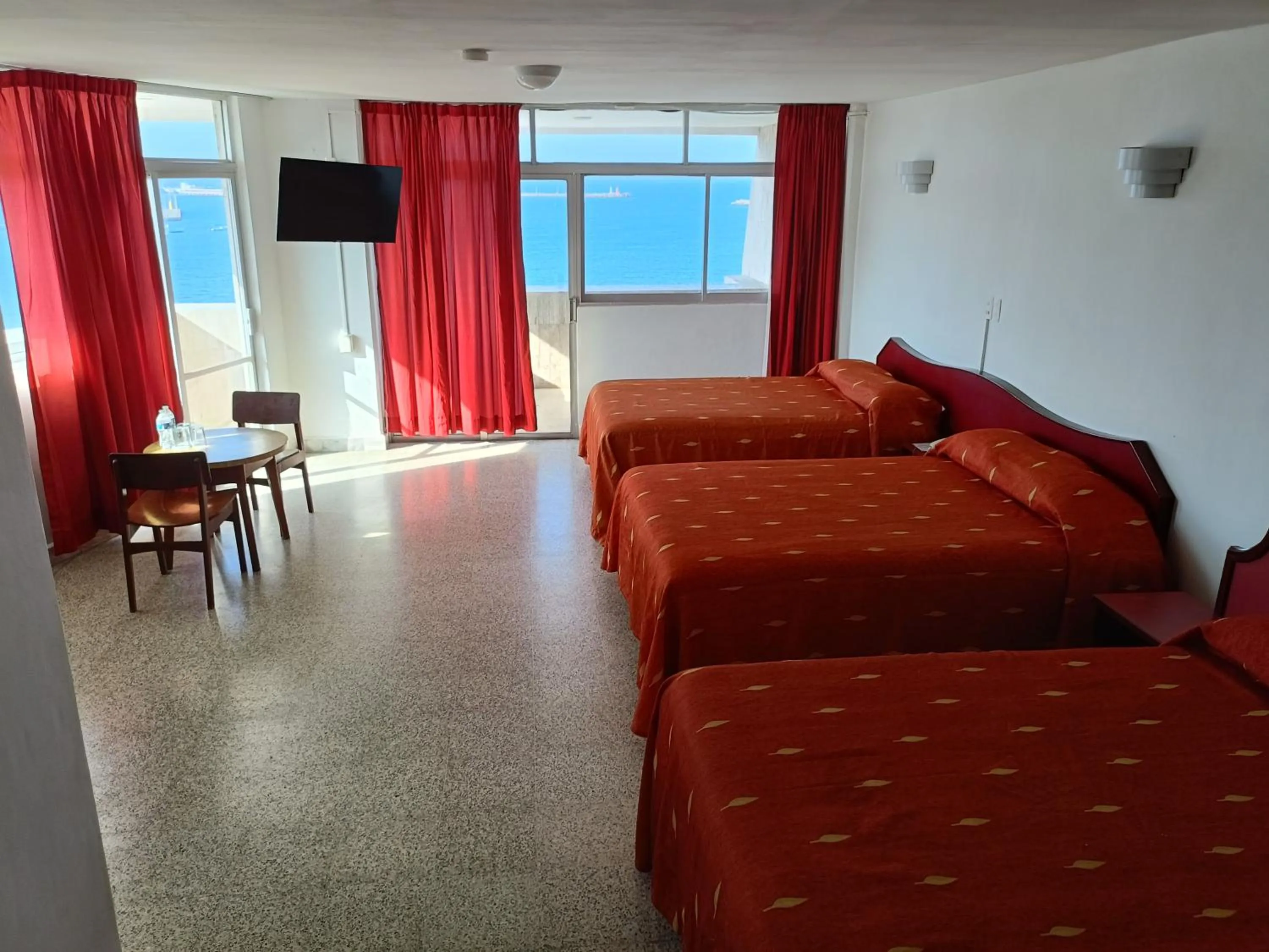 Photo of the whole room, Bed in Hotel Royalty