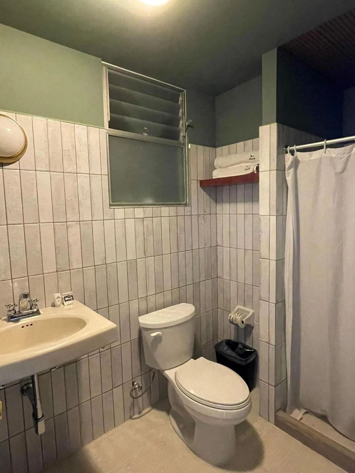 Bathroom in Hotel Royalty