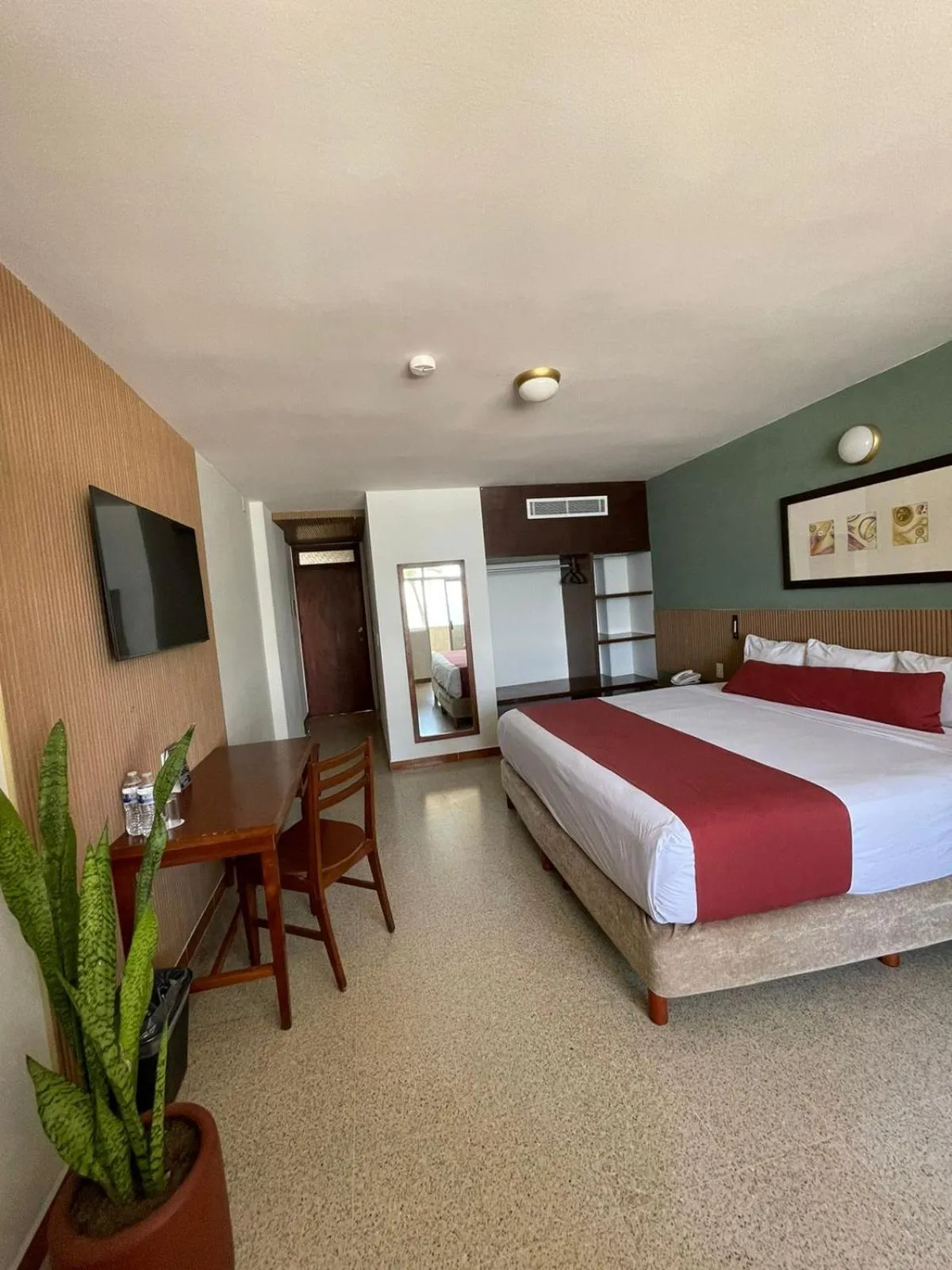 Photo of the whole room, Bed in Hotel Royalty