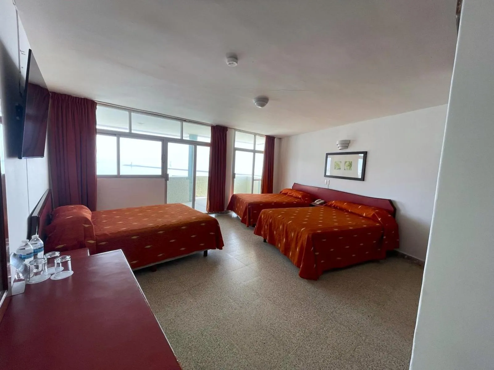 Photo of the whole room, Bed in Hotel Royalty