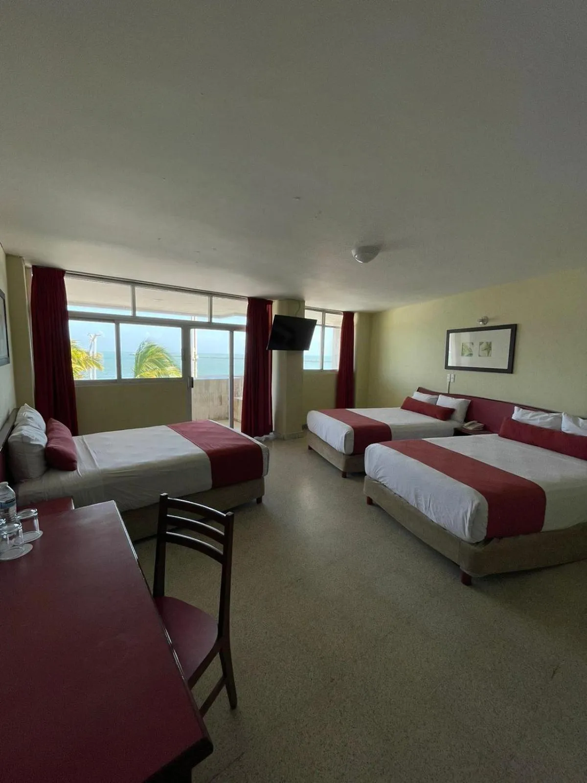 Photo of the whole room, Bed in Hotel Royalty