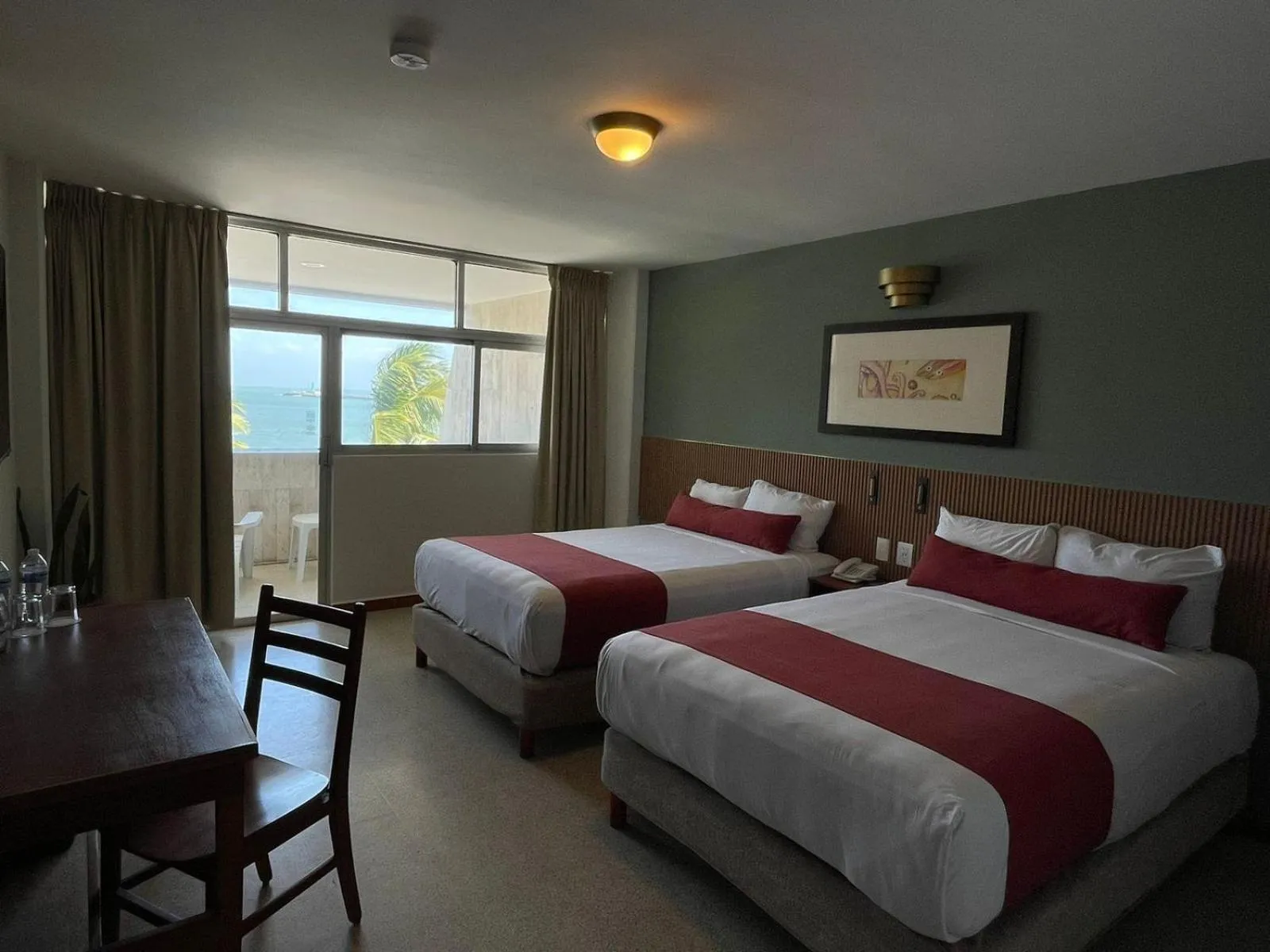 Photo of the whole room, Bed in Hotel Royalty