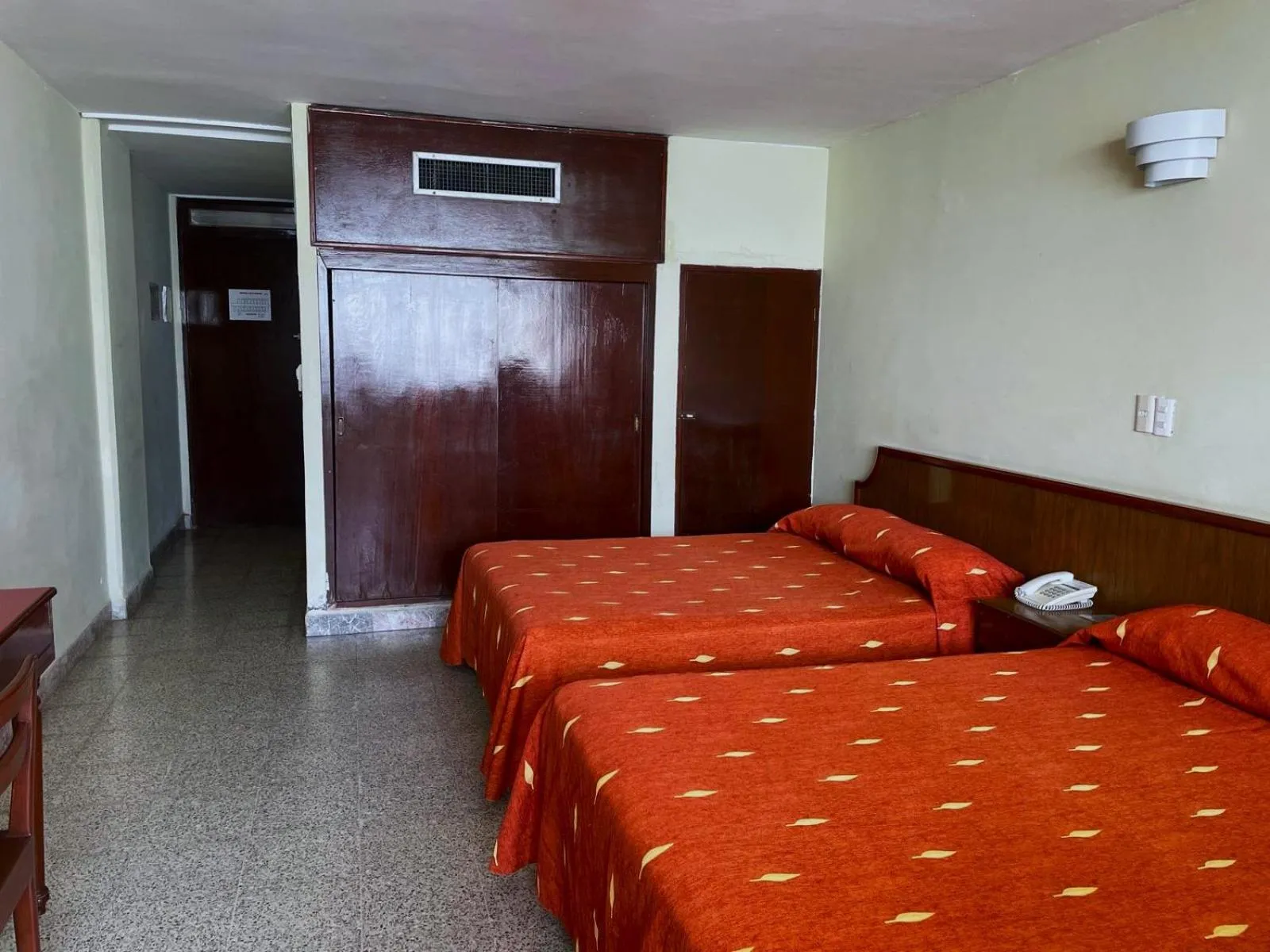 Photo of the whole room, Bed in Hotel Royalty